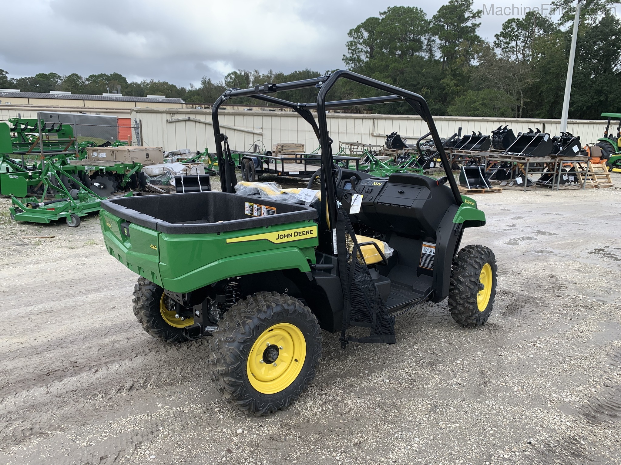 2021 John Deere 560E Image 4