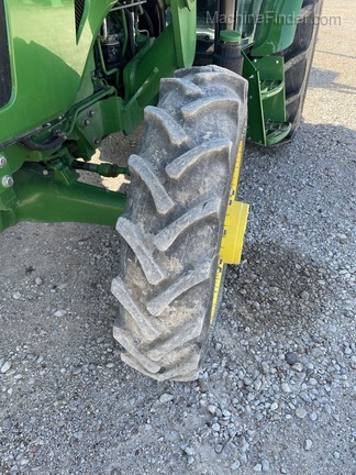 2018 John Deere 5075E Image 4