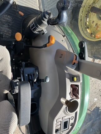 2018 John Deere 5075E Image 9
