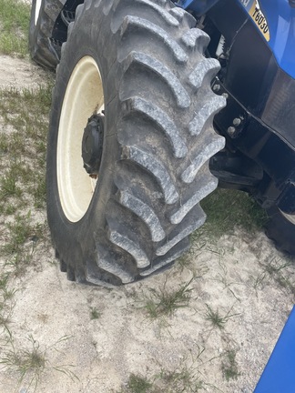 2010 New Holland T6030 Image 4