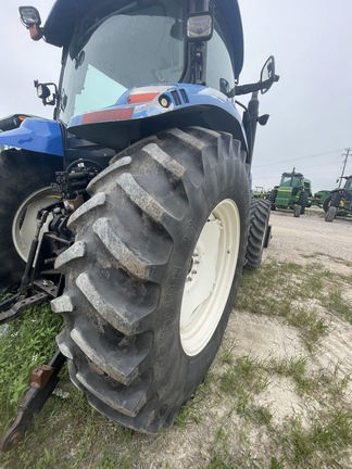 2010 New Holland T6030 Image 6