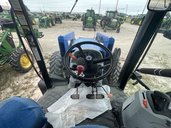 2010 New Holland T6030 Image 12