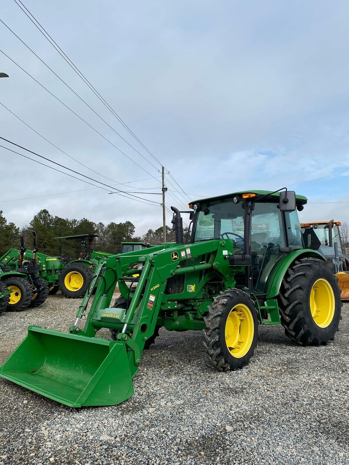 2023 John Deere 5075E Image 6