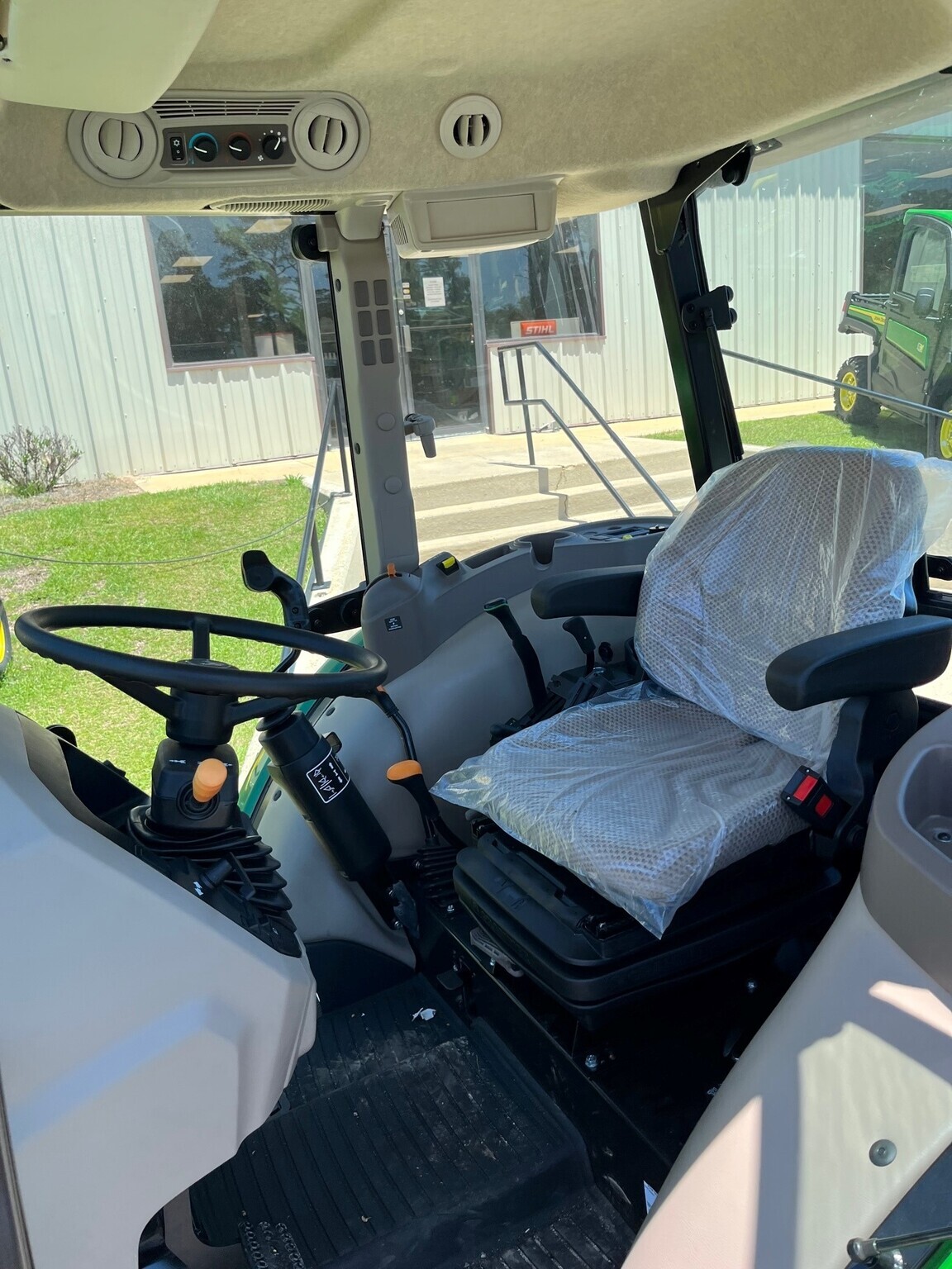 2023 John Deere 5075E Image 11