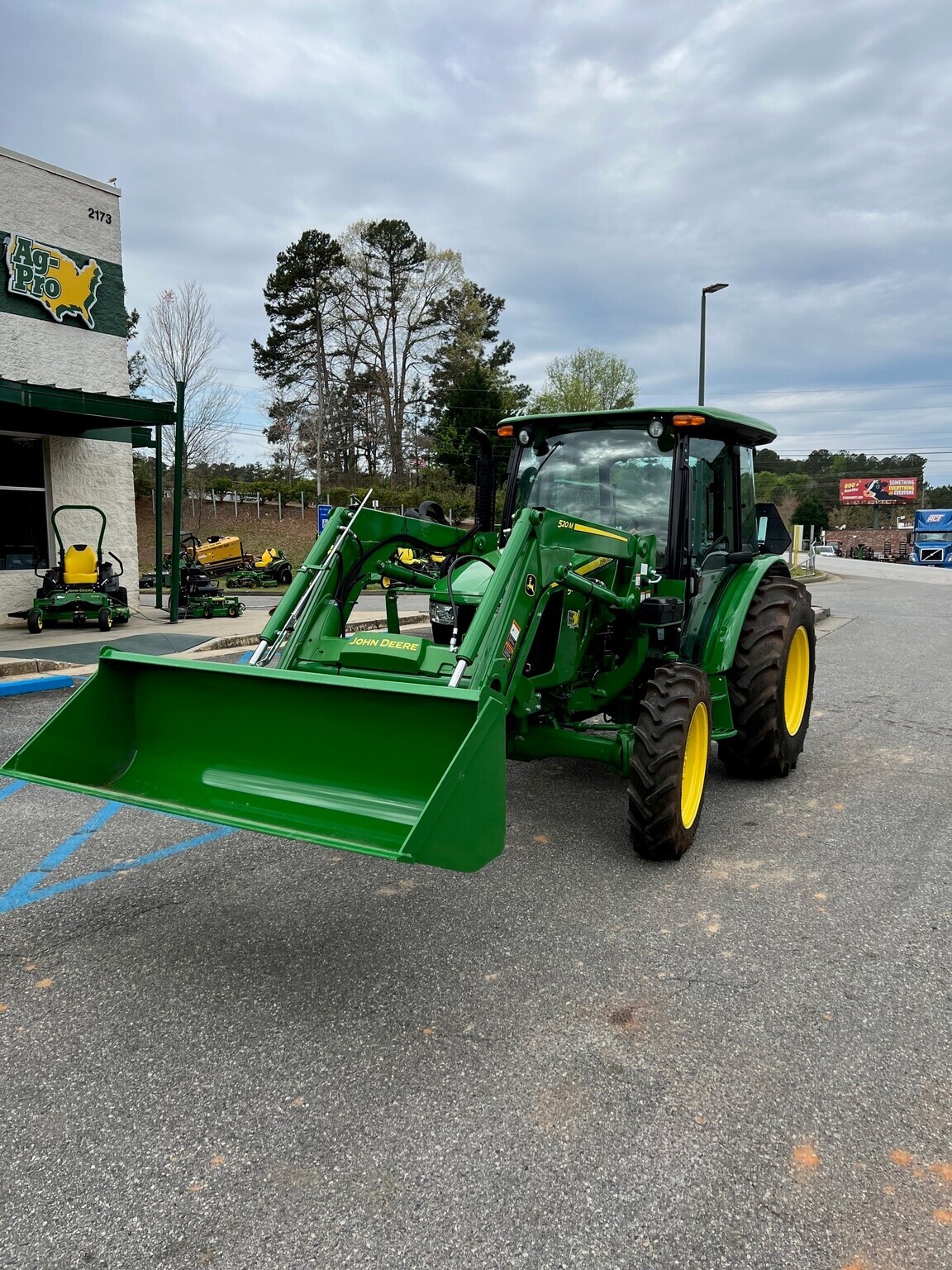 2023 John Deere 5075E Image 2