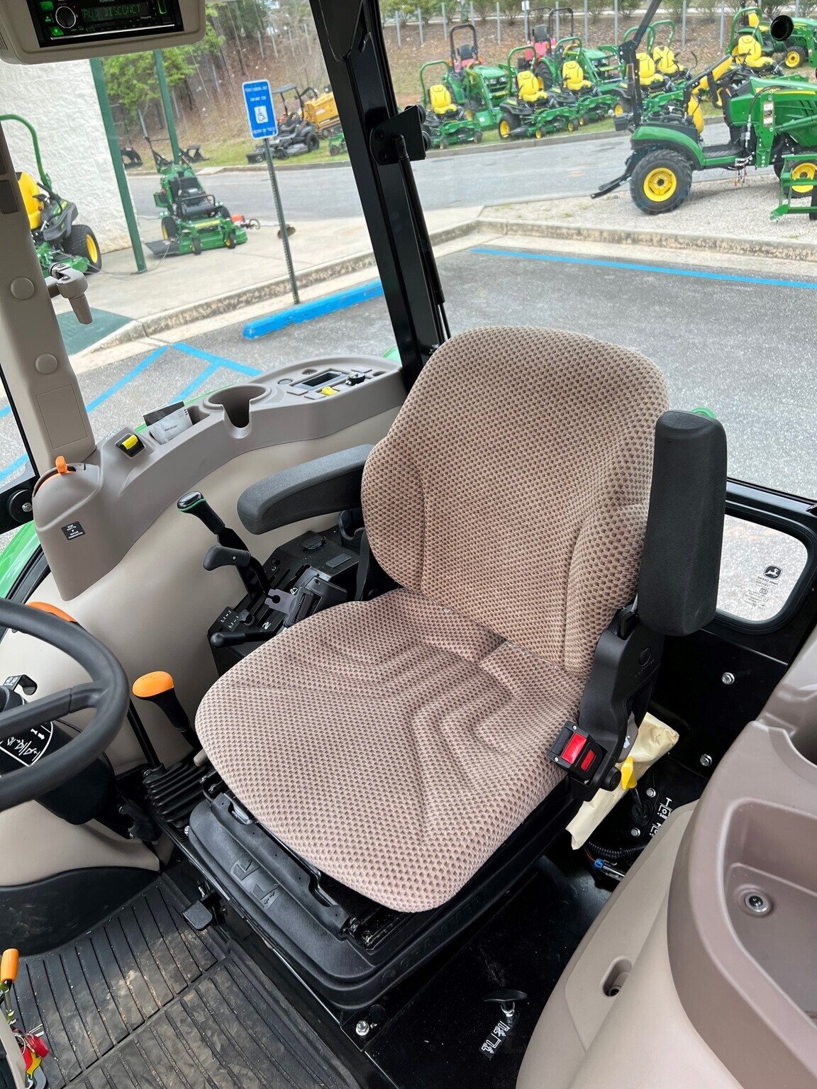 2023 John Deere 5075E Image 8