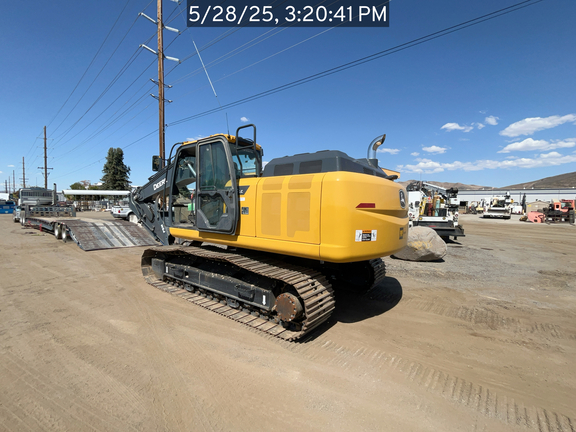 2022 John Deere 210G LC