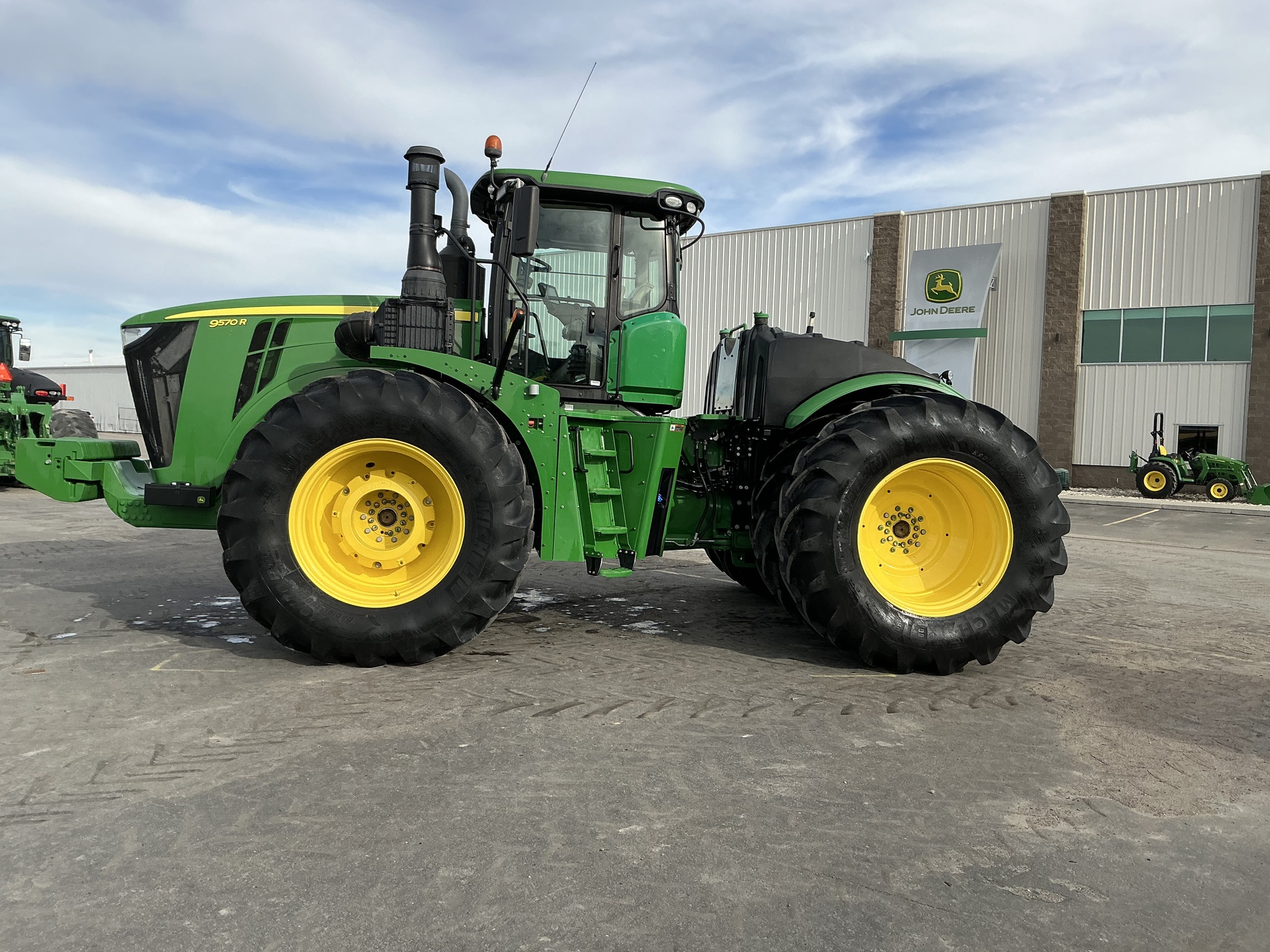 2019 John Deere 9570R Image 2