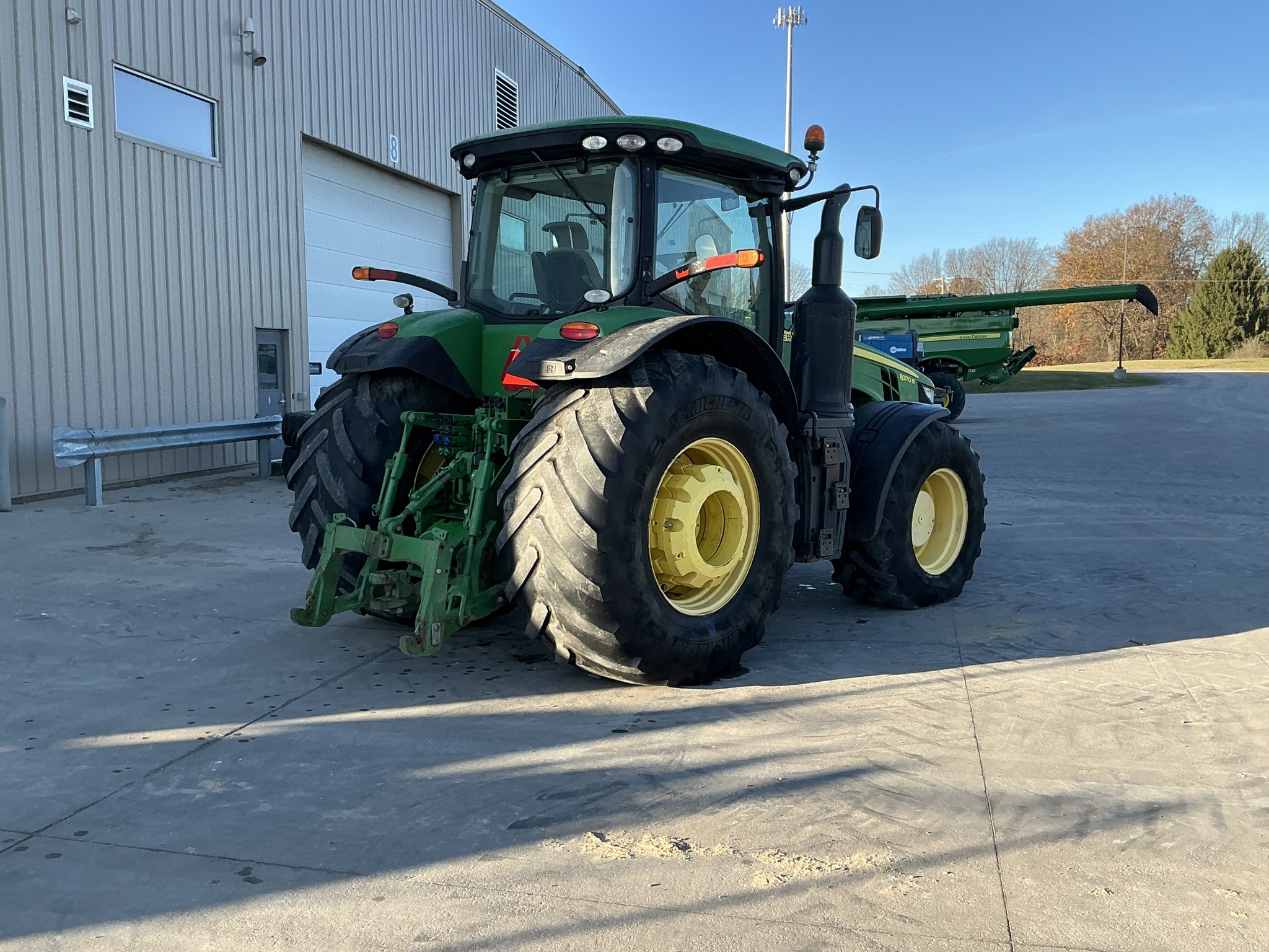 2016 John Deere 8370R Image 3