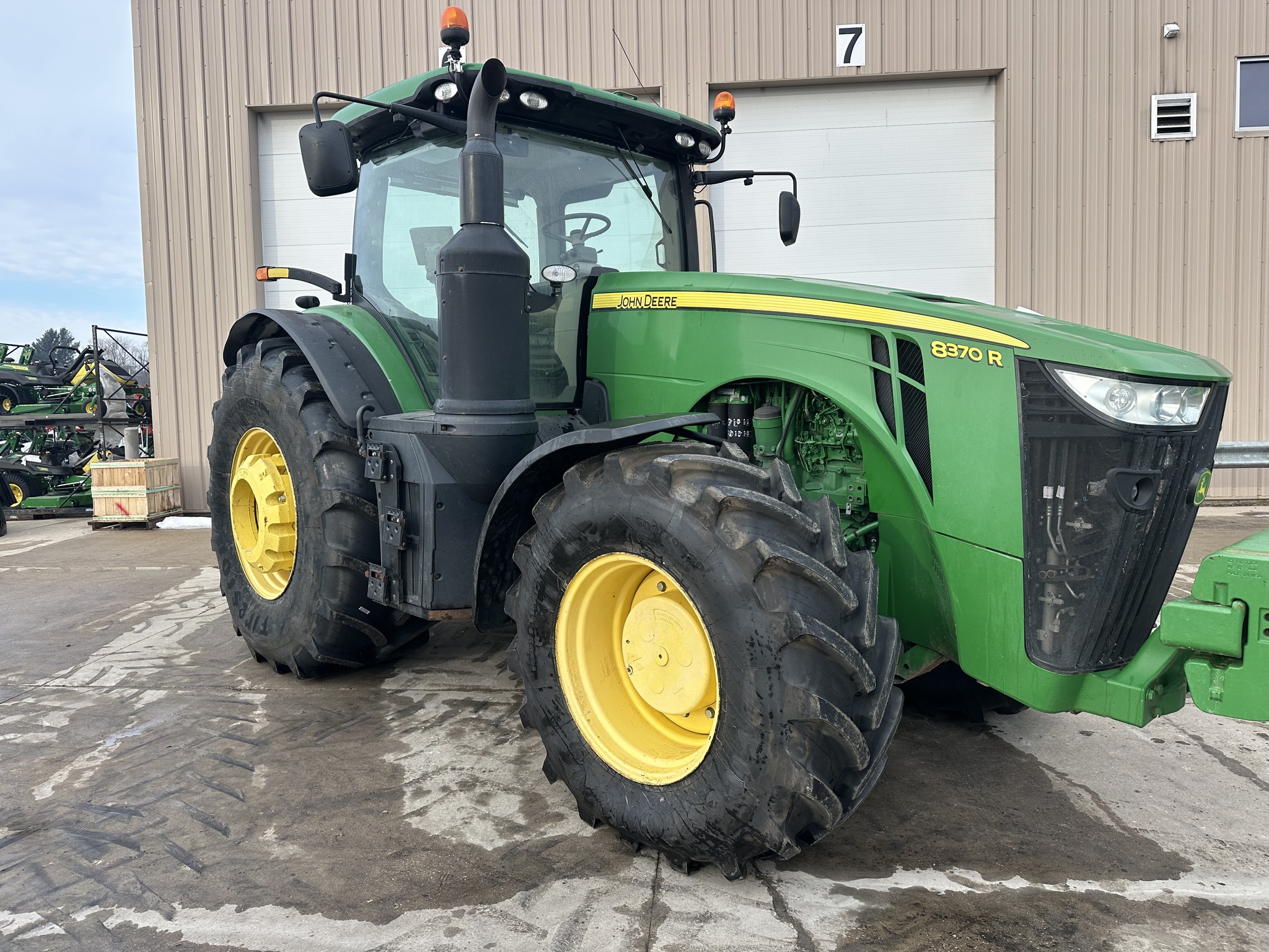 2016 John Deere 8370R Image 1