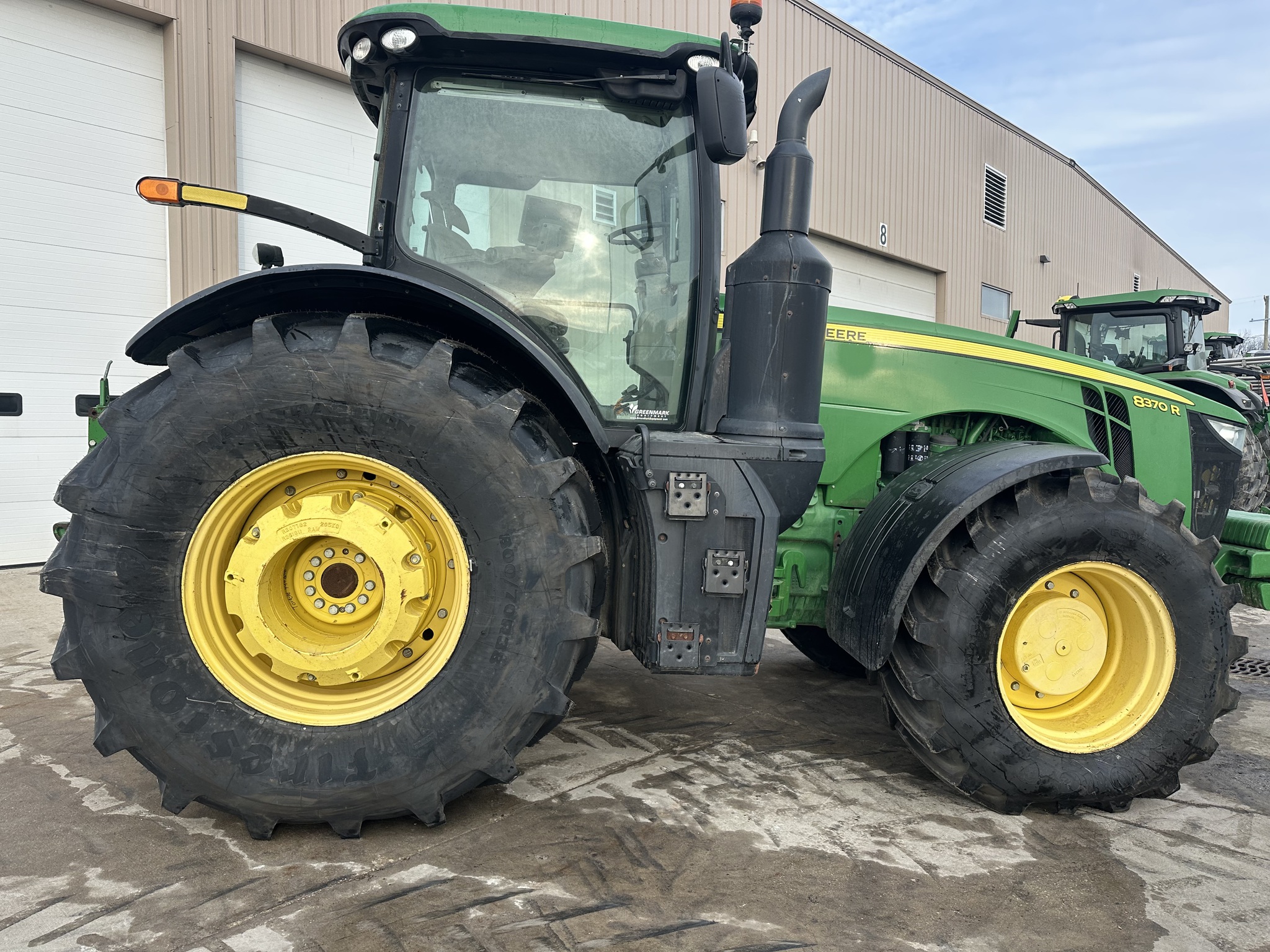 2016 John Deere 8370R Image 10