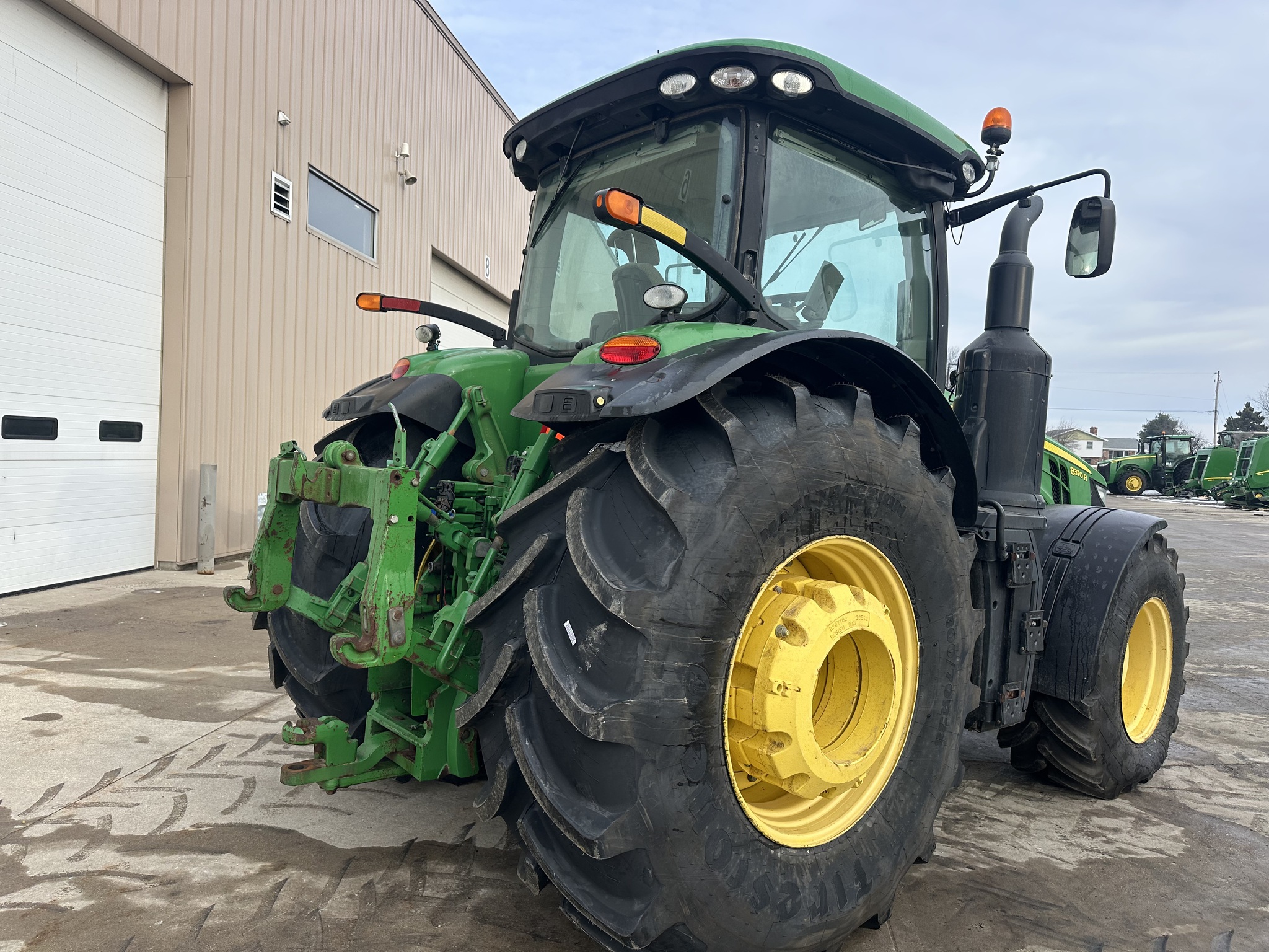 2016 John Deere 8370R Image 11