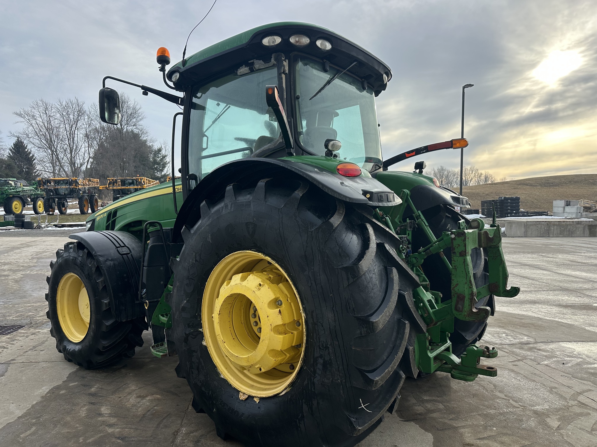2016 John Deere 8370R Image 9