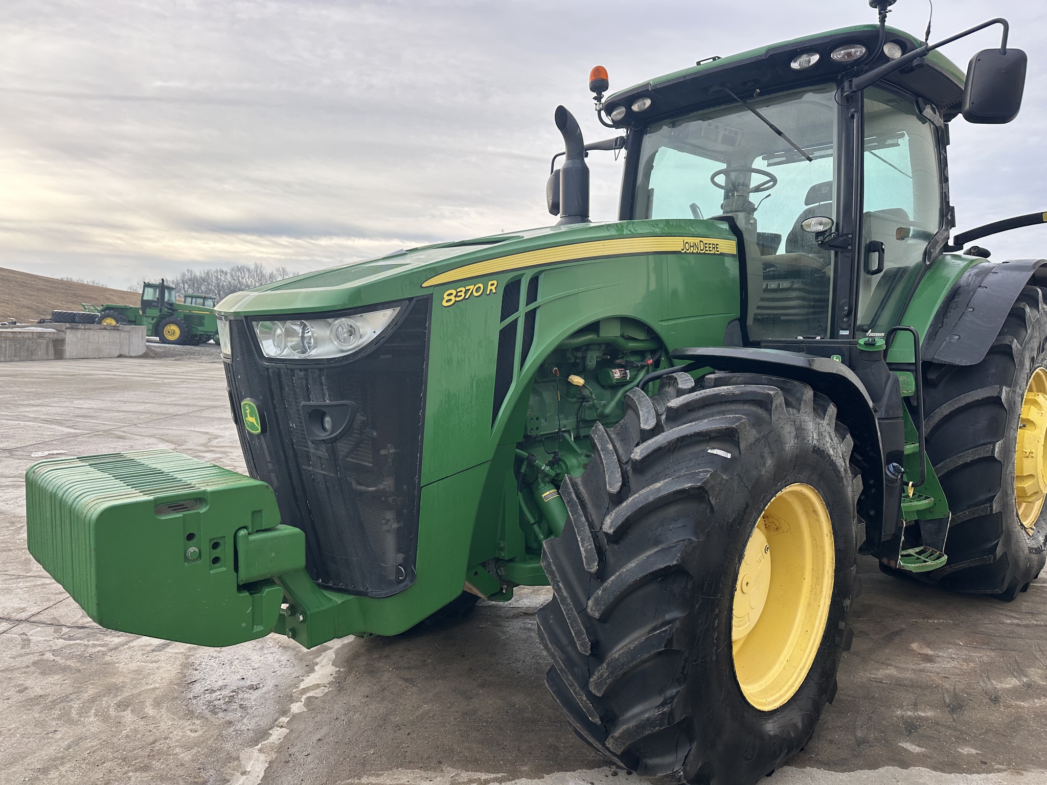 2016 John Deere 8370R Image 6