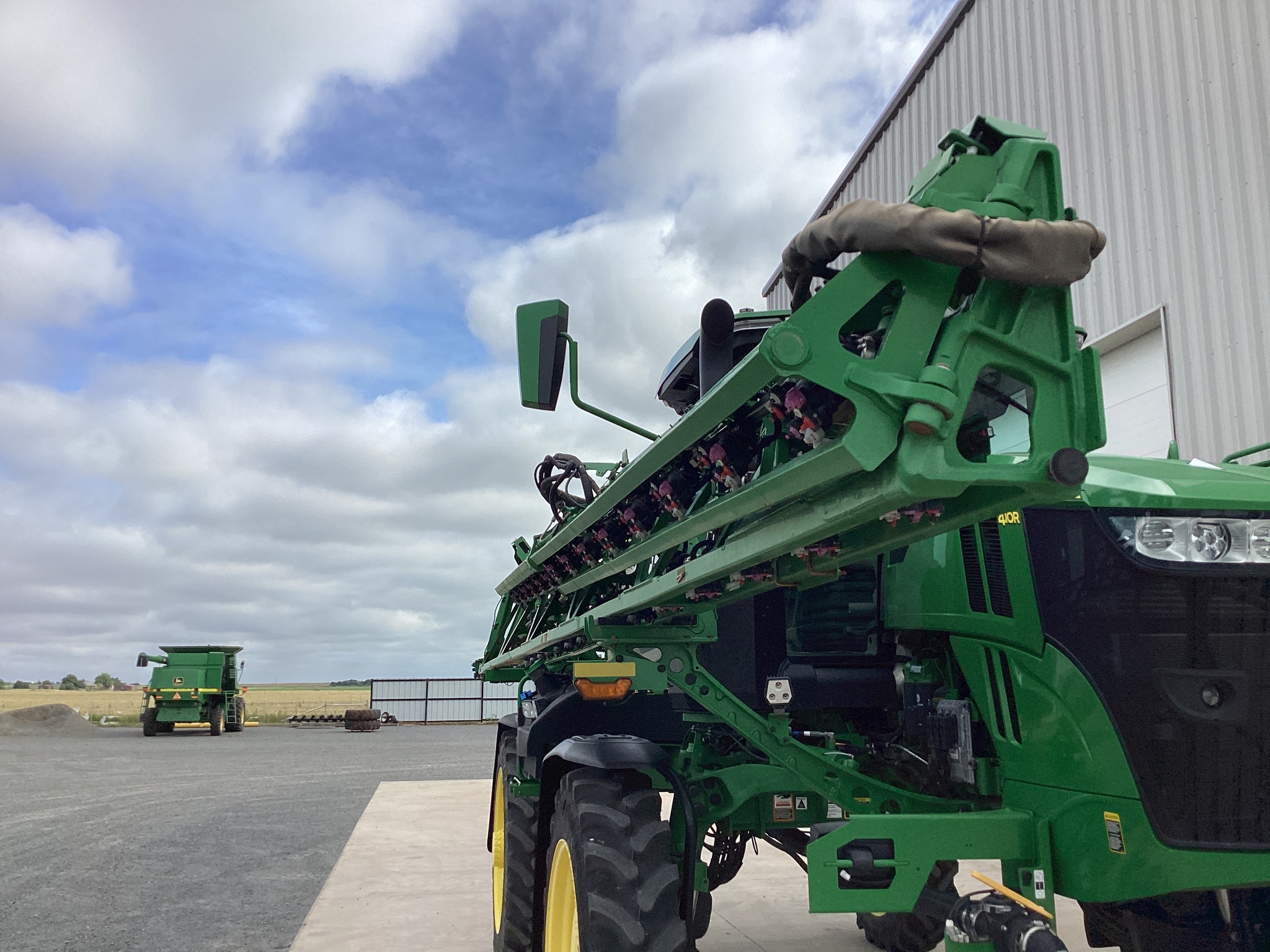 2022 John Deere 410R Image 12
