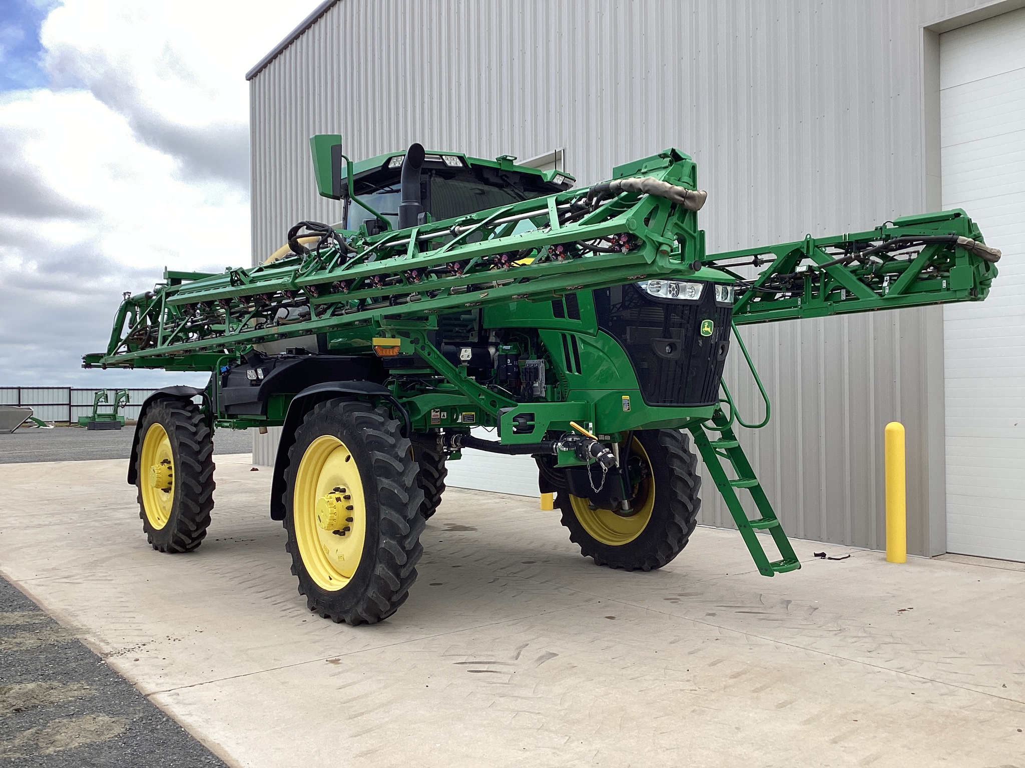 2022 John Deere 410R Image 6