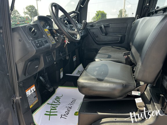 Photo of 2019 John Deere XUV 835M