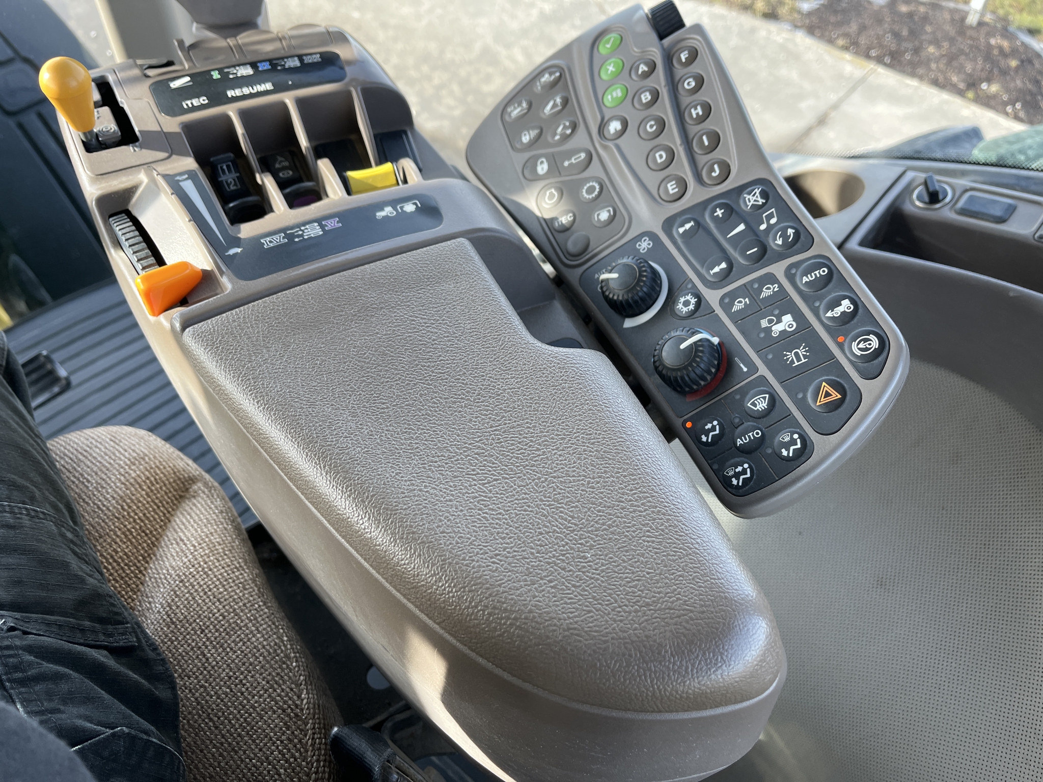 Used 2010 John Deere 8245R Row Crop Tractors at Koenig Equipment in Greensburg, IN - PhotoXL21