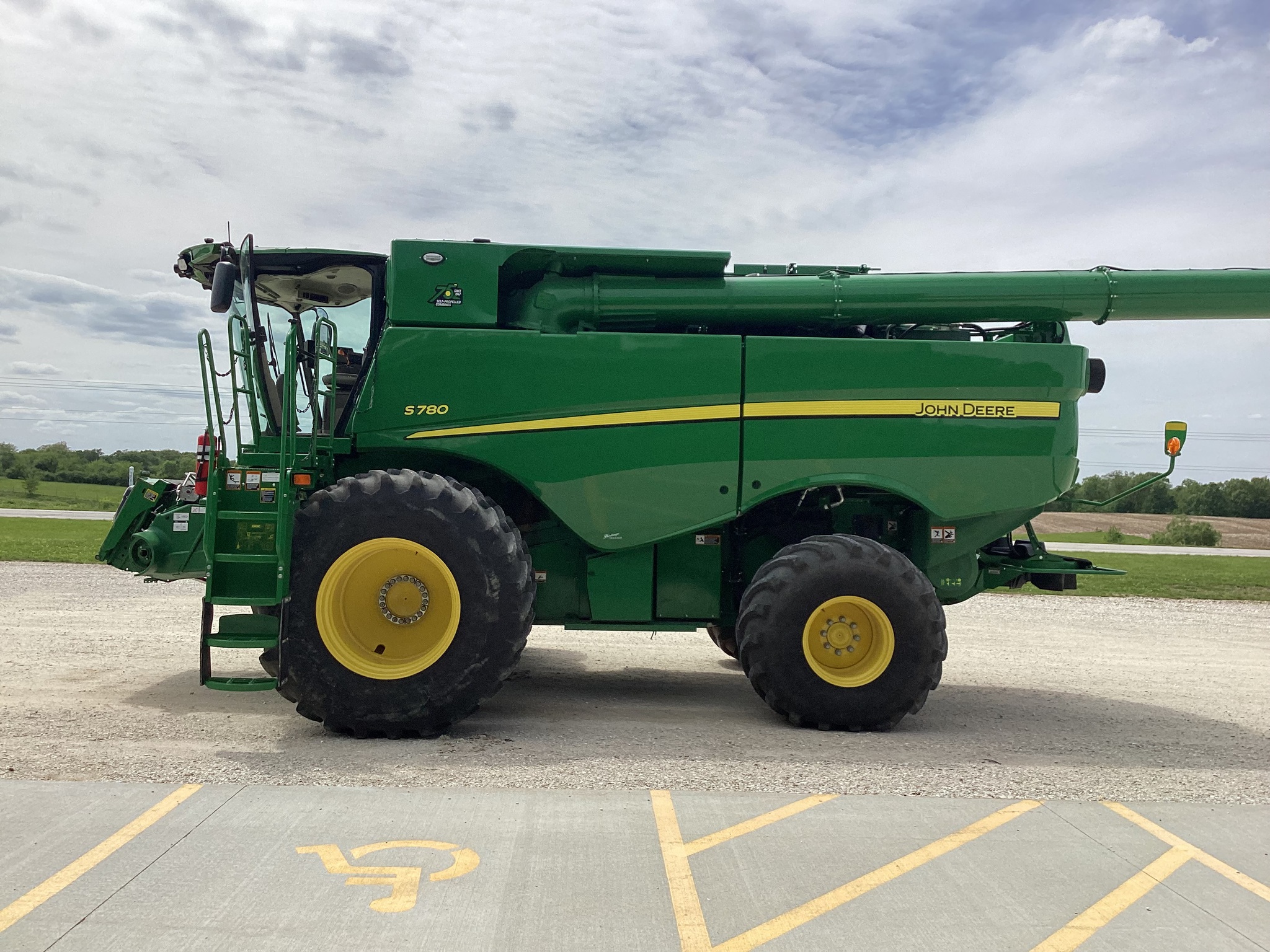  2024 John Deere S780 at Heritage Tractor in Rockport, IL