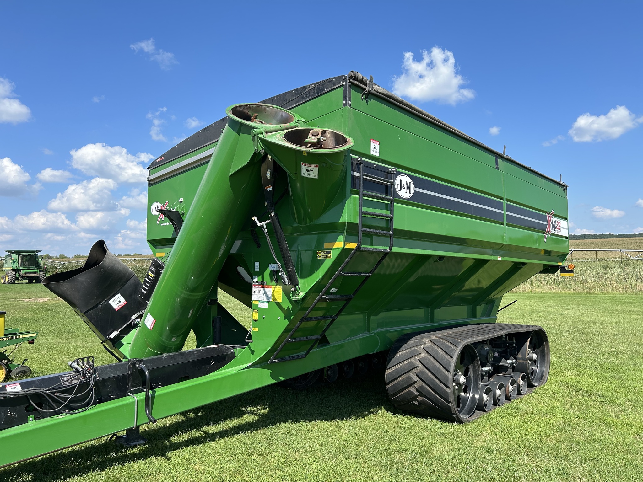  2019 J&M 1432-22T at Heritage Tractor in Lacon, IL