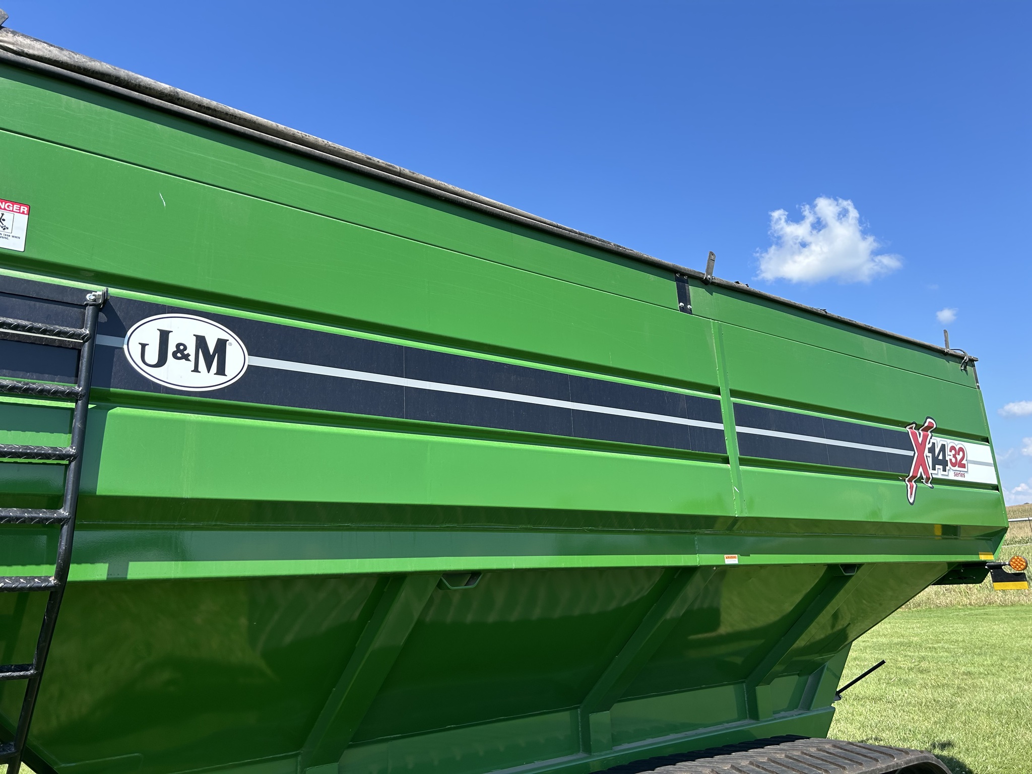  2019 J&M 1432-22T at Heritage Tractor in Lacon, IL