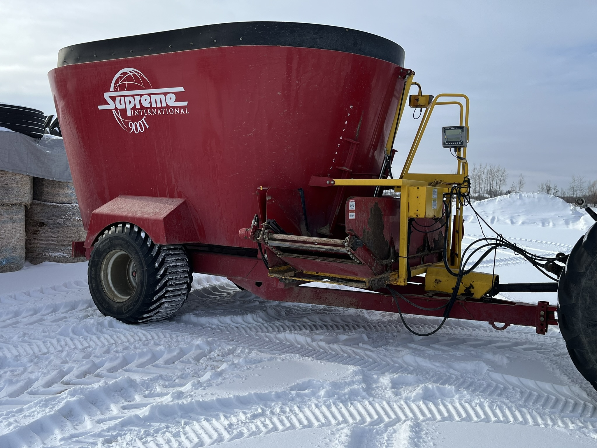 2016 Supreme 900T Image 1