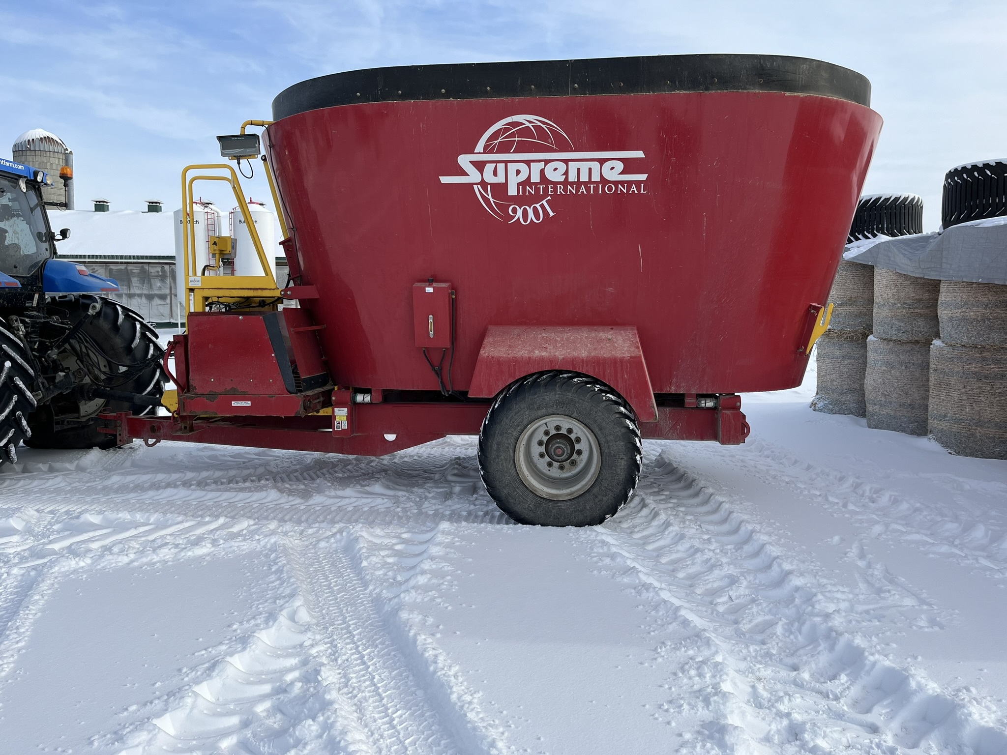 2016 Supreme 900T Image 4
