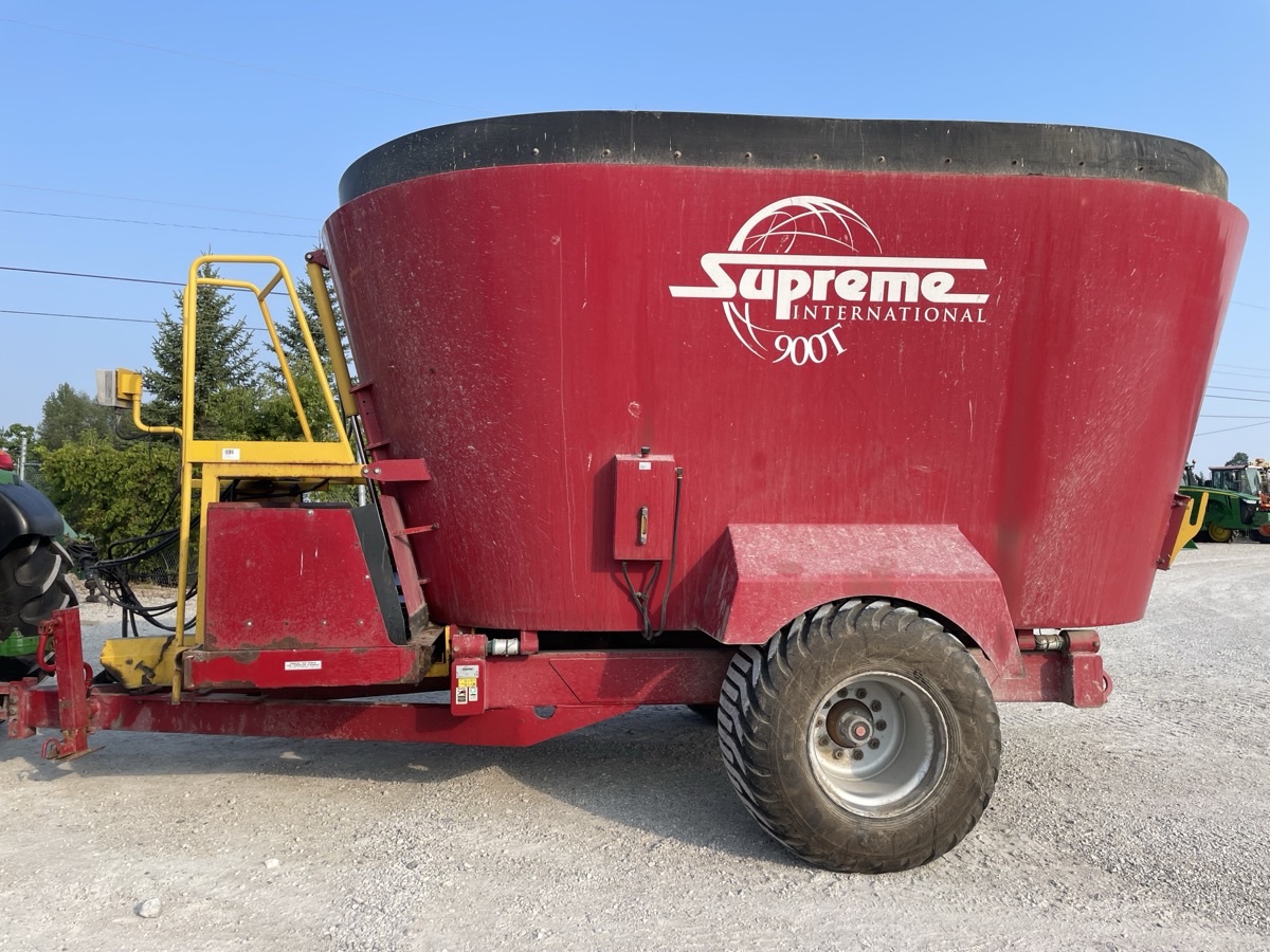 2016 Supreme 900T Image 1