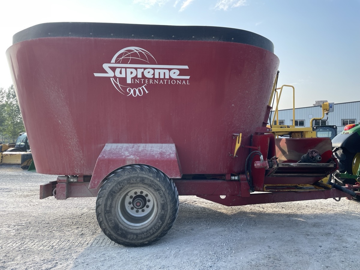 2016 Supreme 900T Image 3