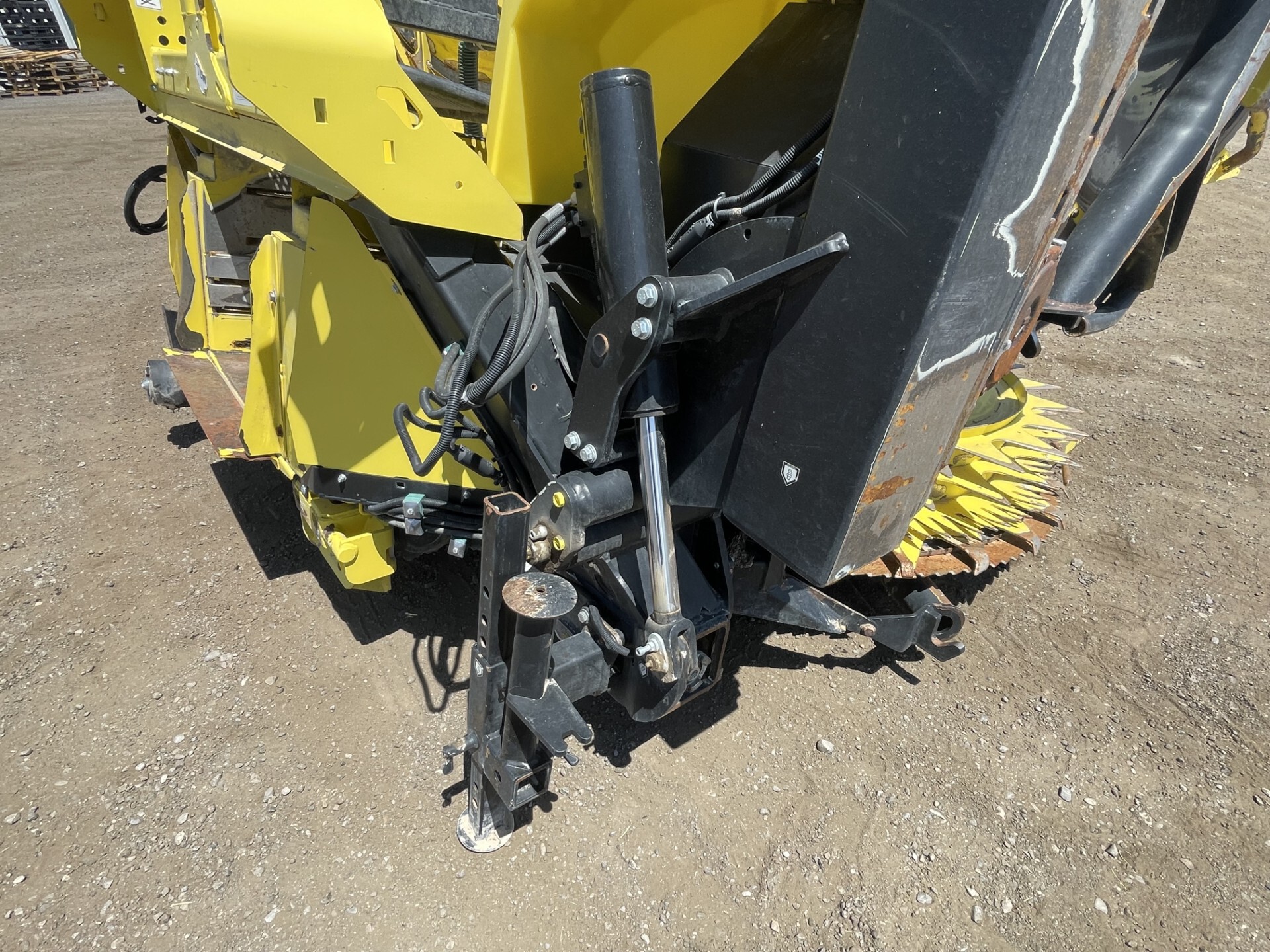 2021 John Deere 770 Image 13