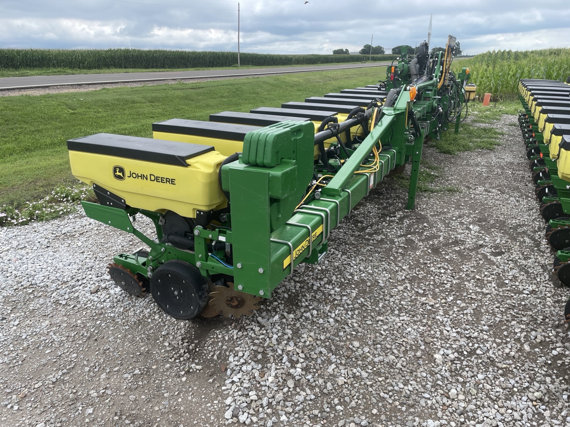 2021 John Deere 1725 Image 1