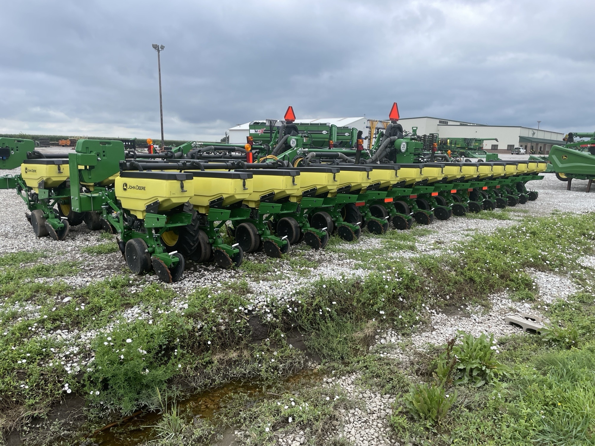 2021 John Deere 1725 Image 4