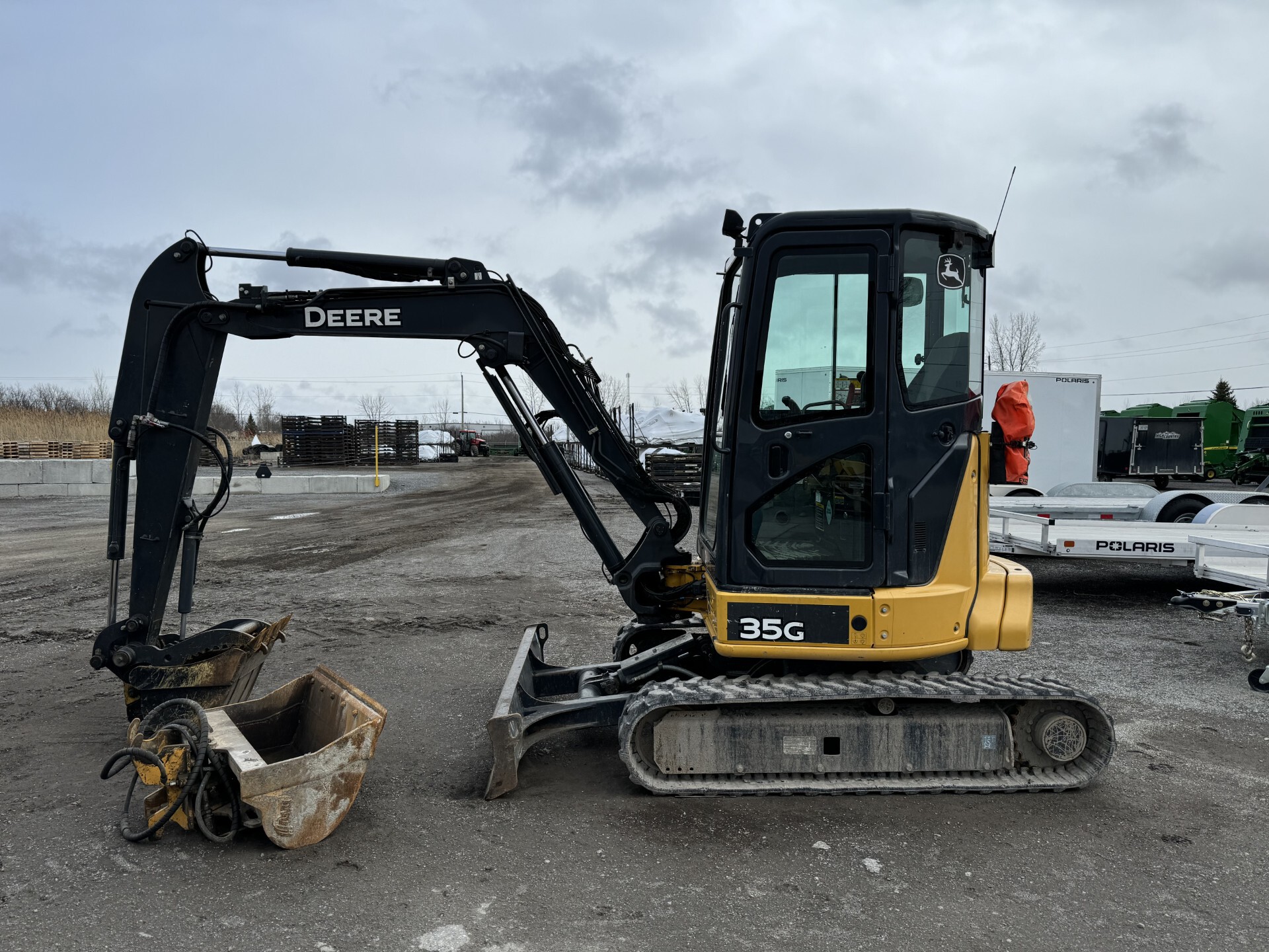 2017 John Deere 35G Image 1