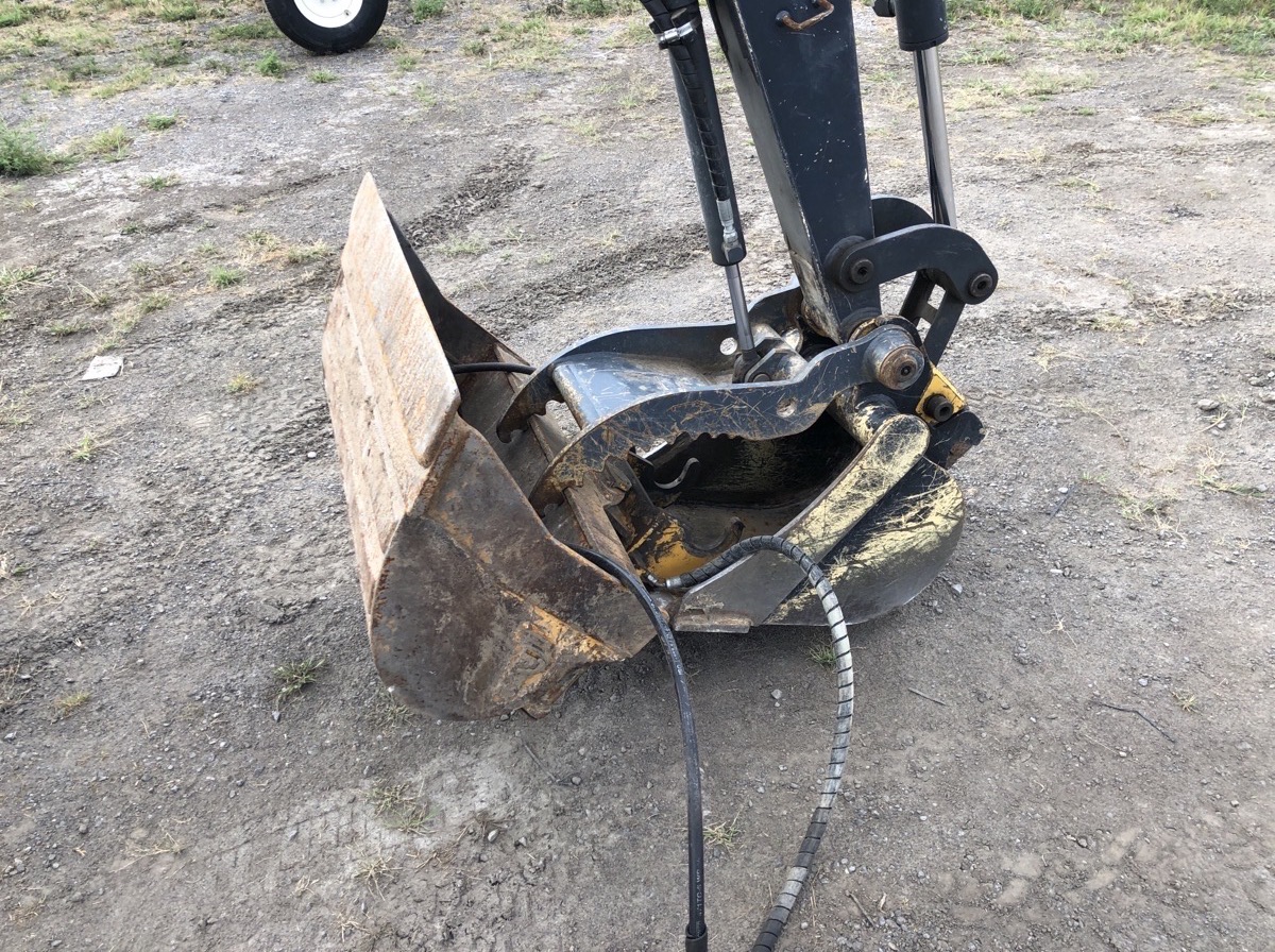 2017 John Deere 35G Image 10