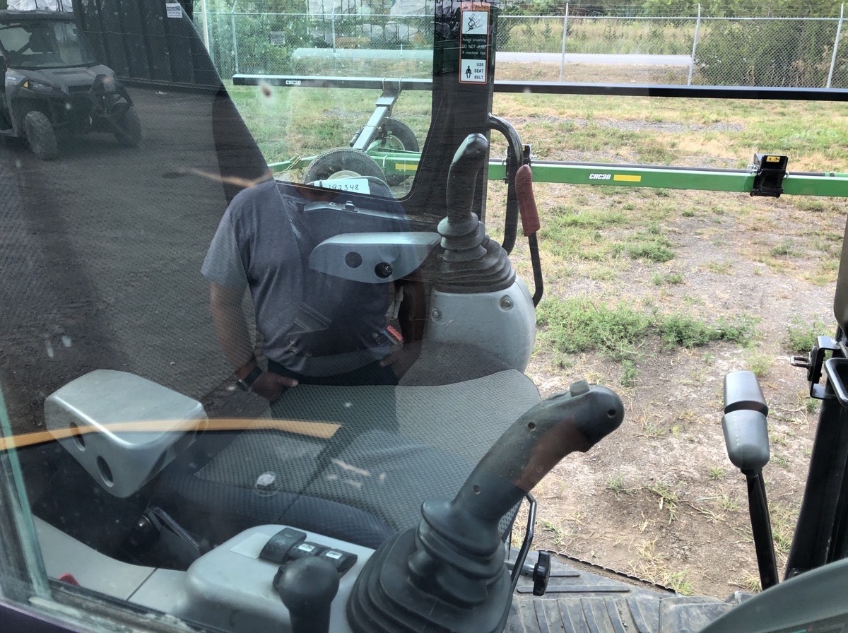 2017 John Deere 35G Image 9