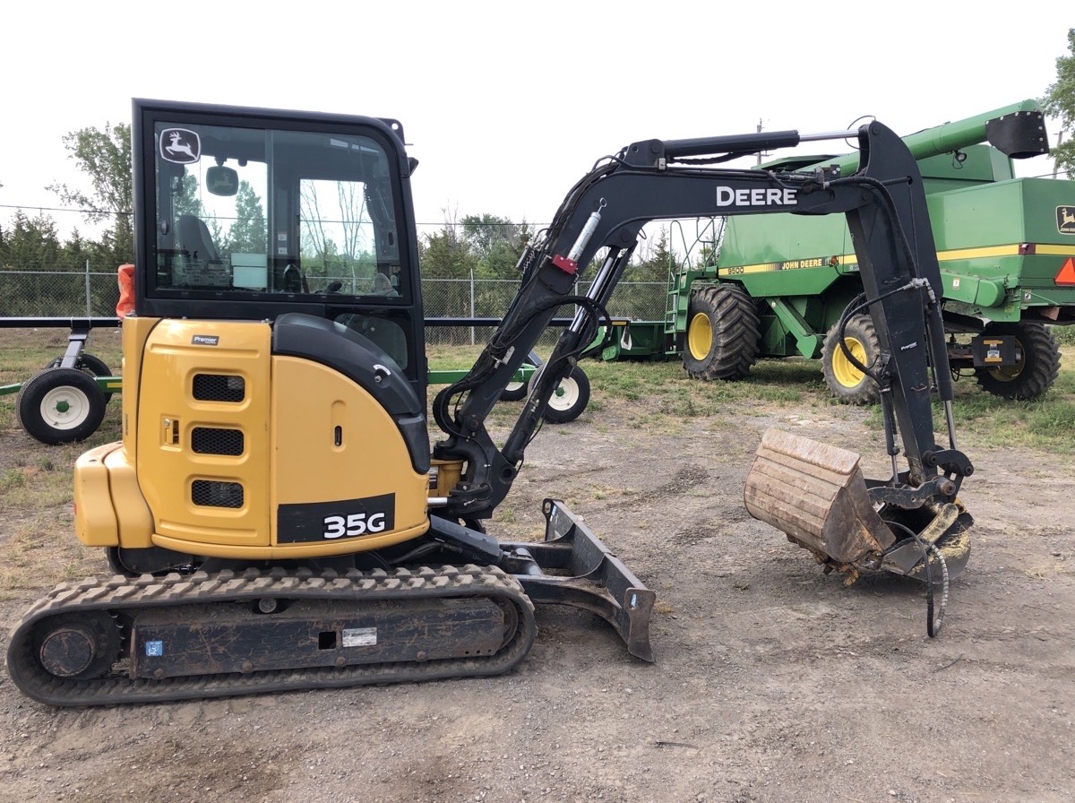 2017 John Deere 35G Image 1