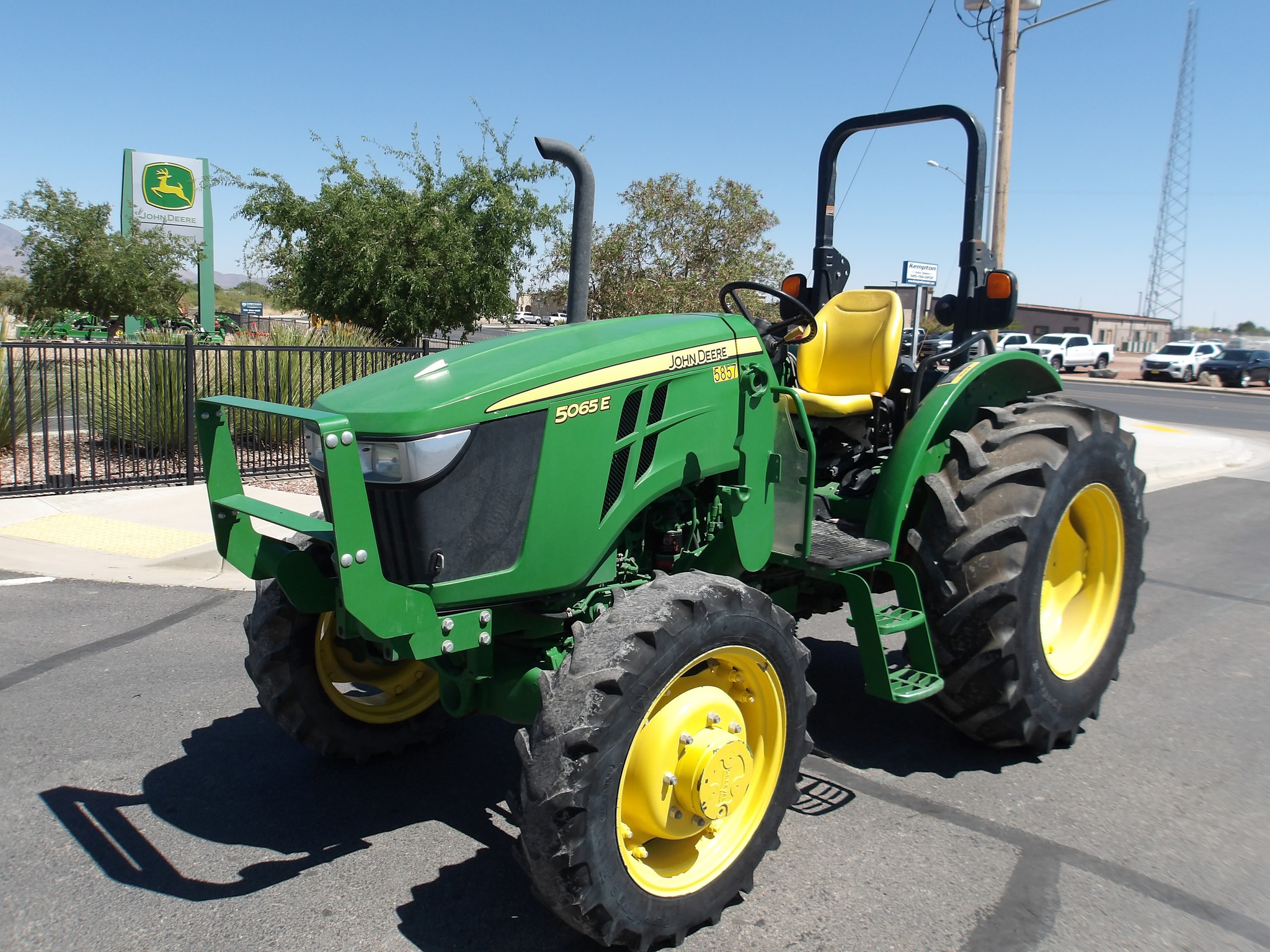 2022 John Deere 5065E Image 1