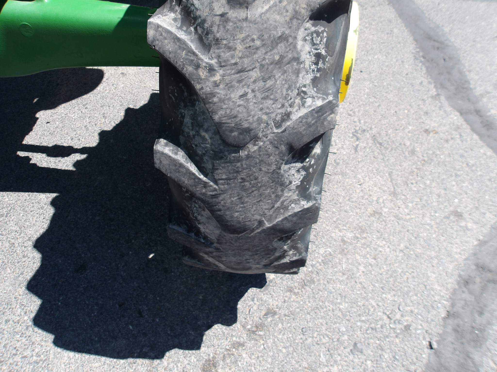 2022 John Deere 5065E Image 10