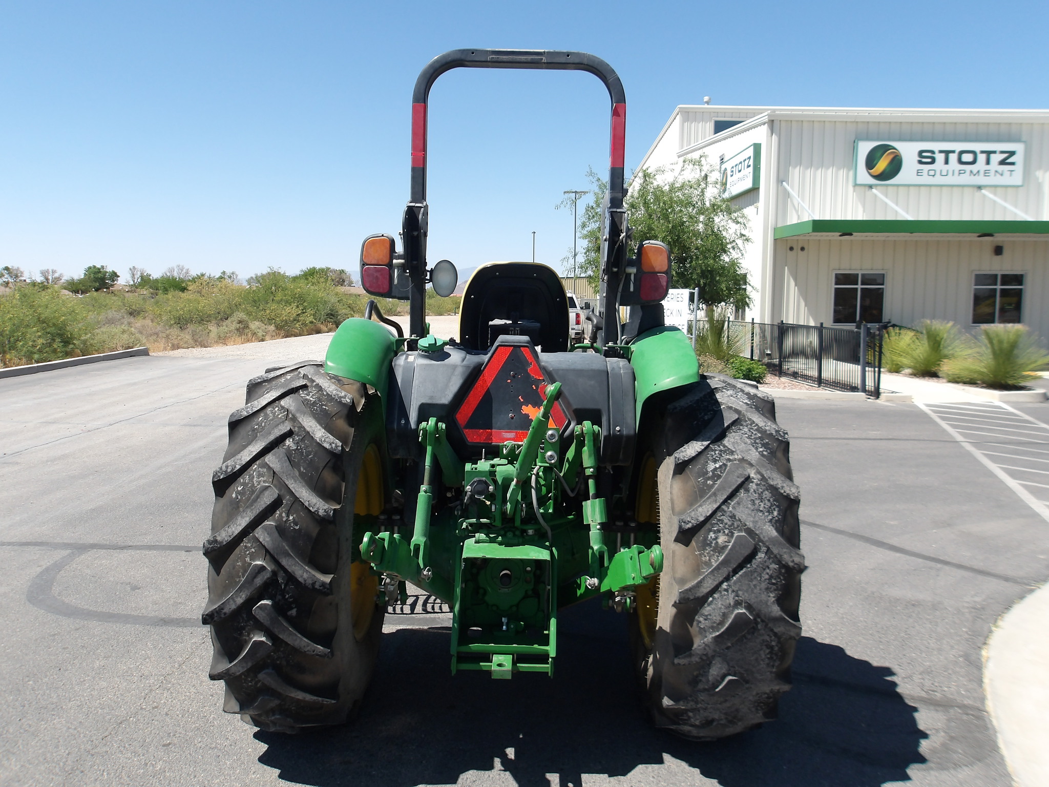 2022 John Deere 5065E Image 4