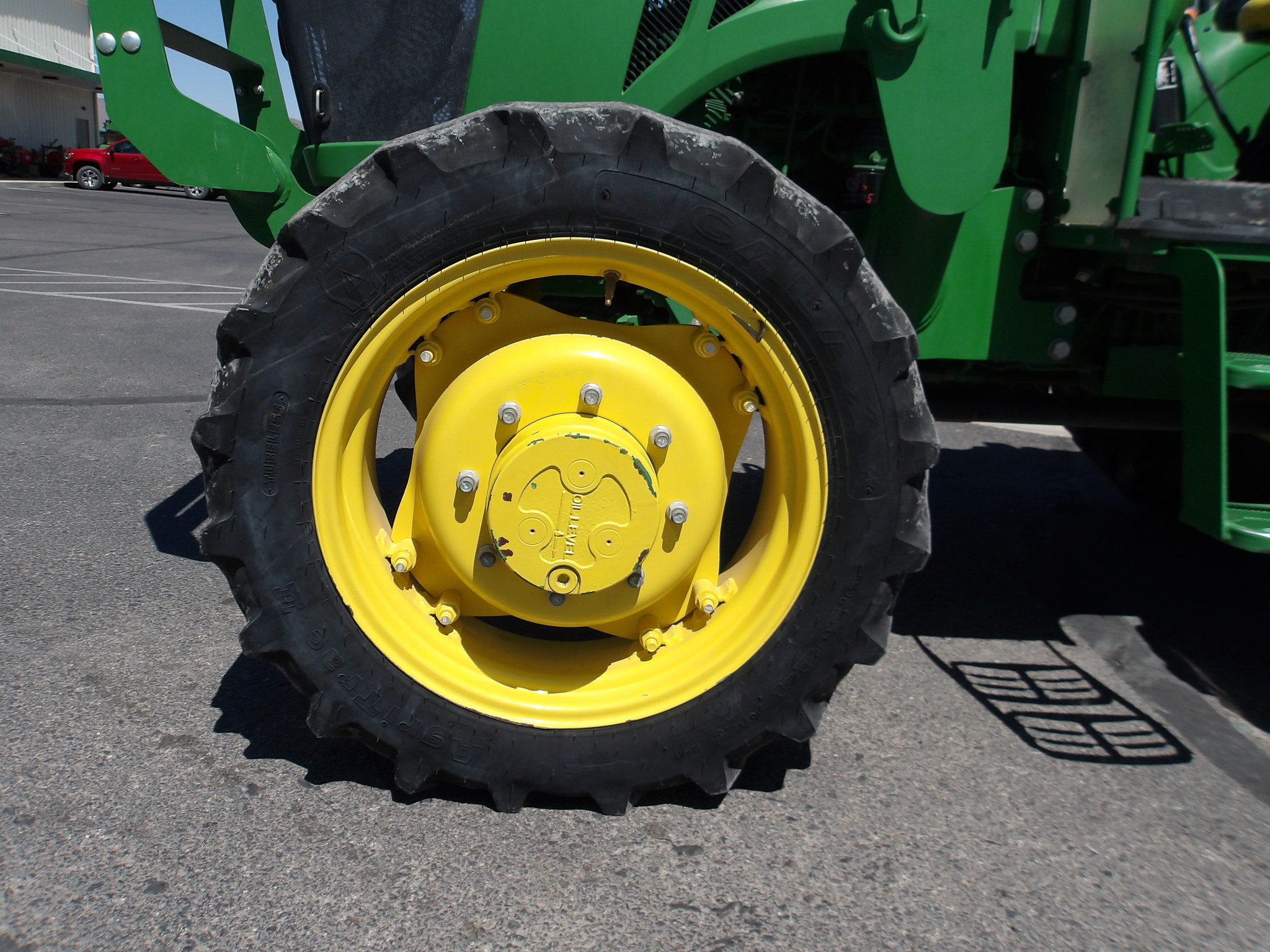 2022 John Deere 5065E Image 9