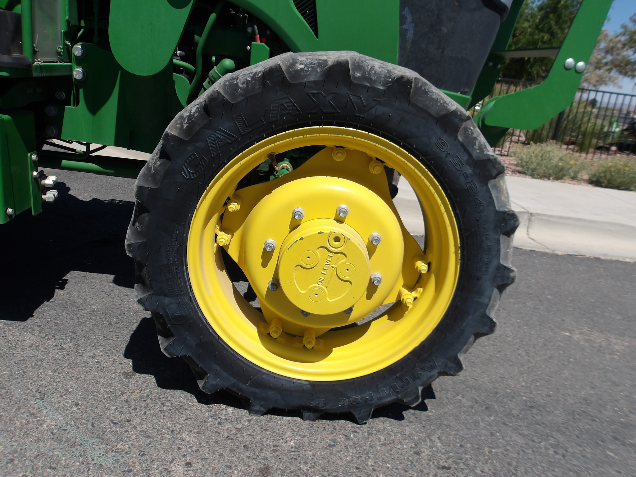 2022 John Deere 5065E Image 15