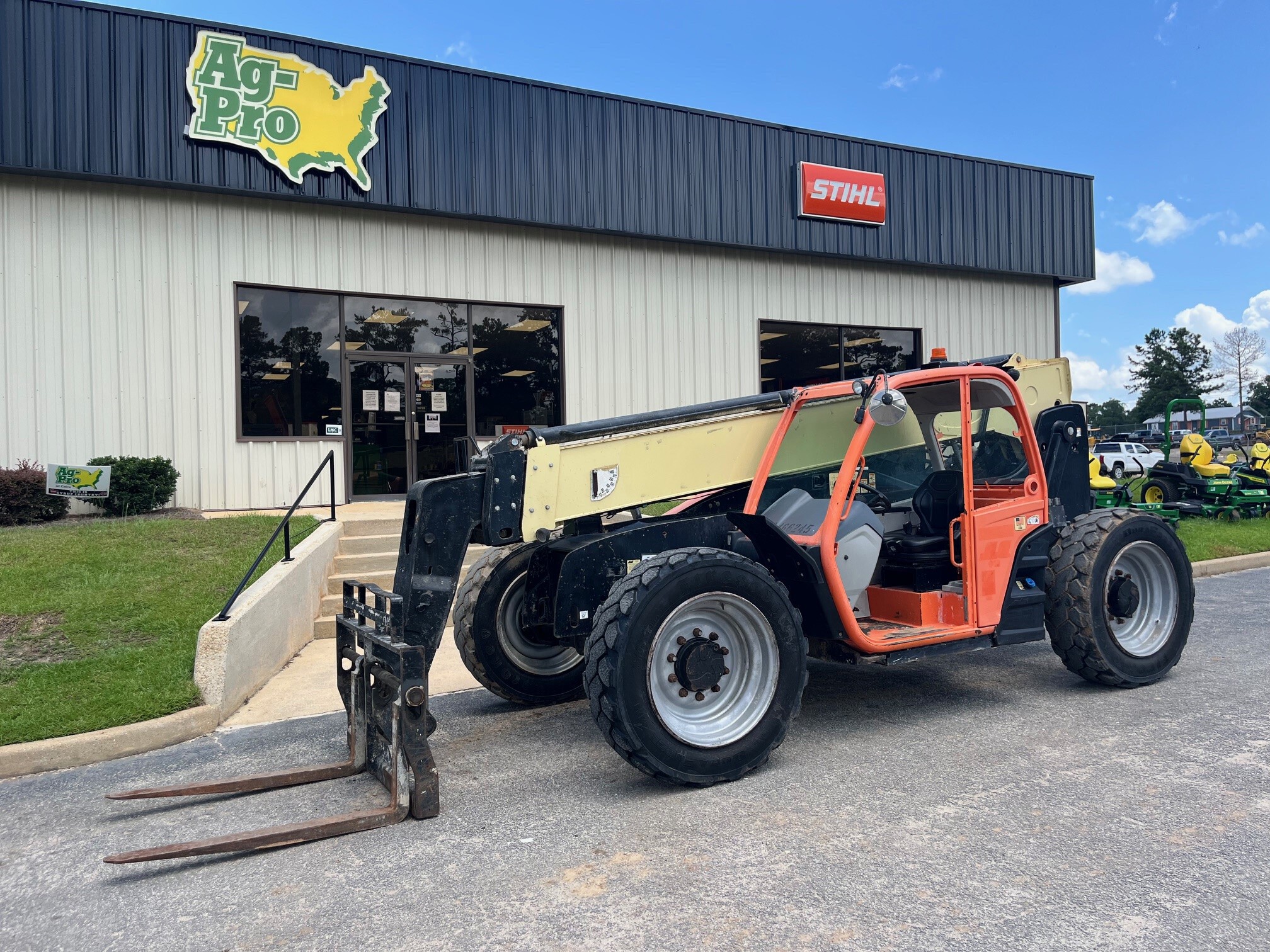 2016 JLG 642 Image 1