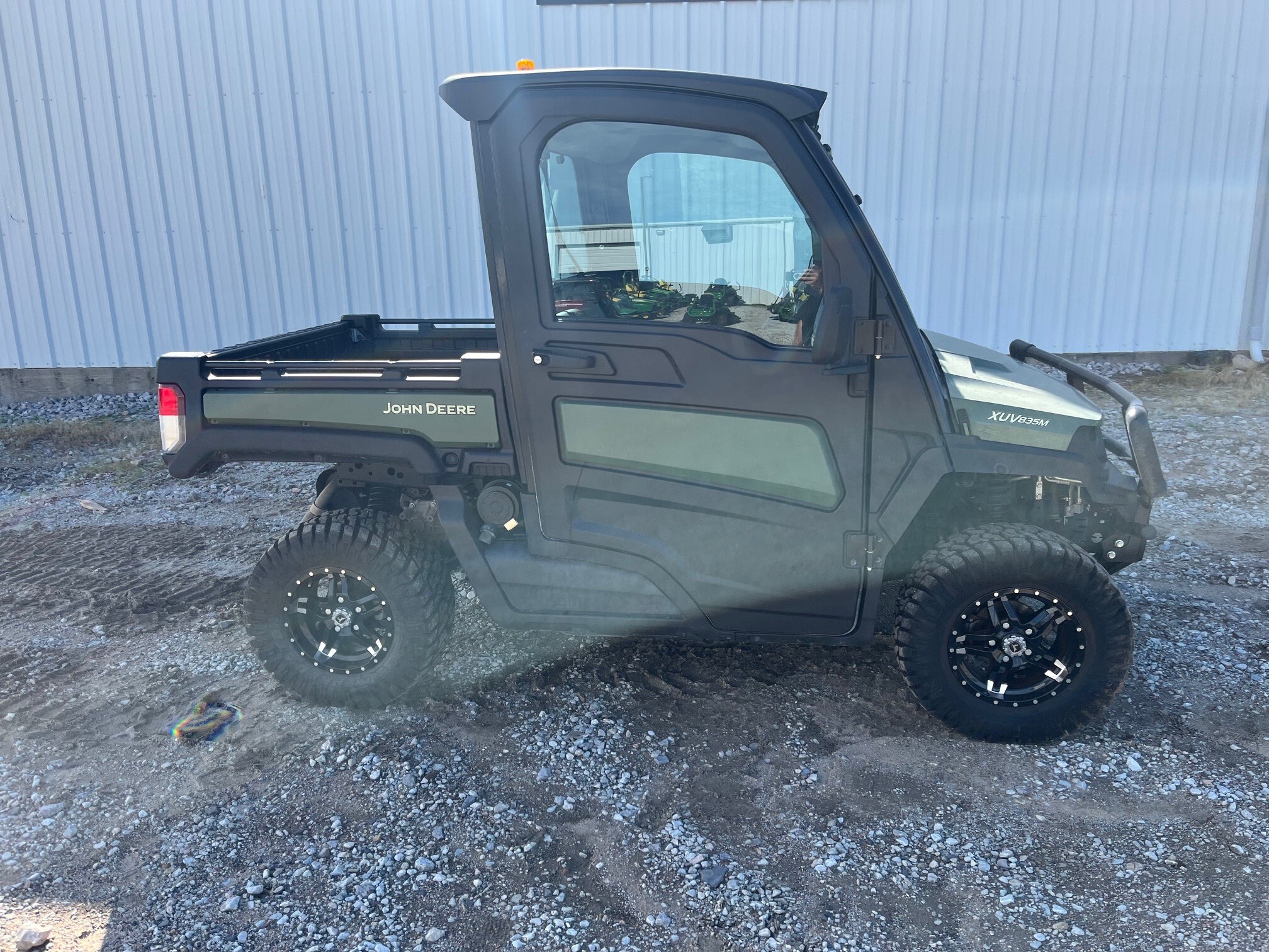 2024 John Deere XUV 835M Image 2