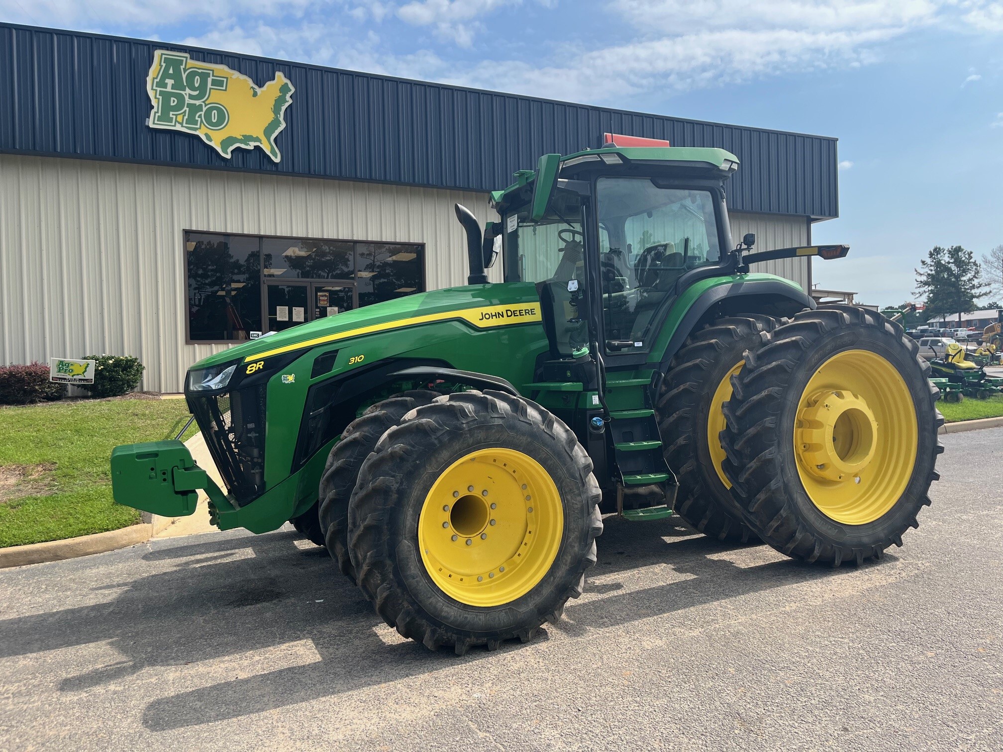 2023 John Deere 8R 310 Image 1
