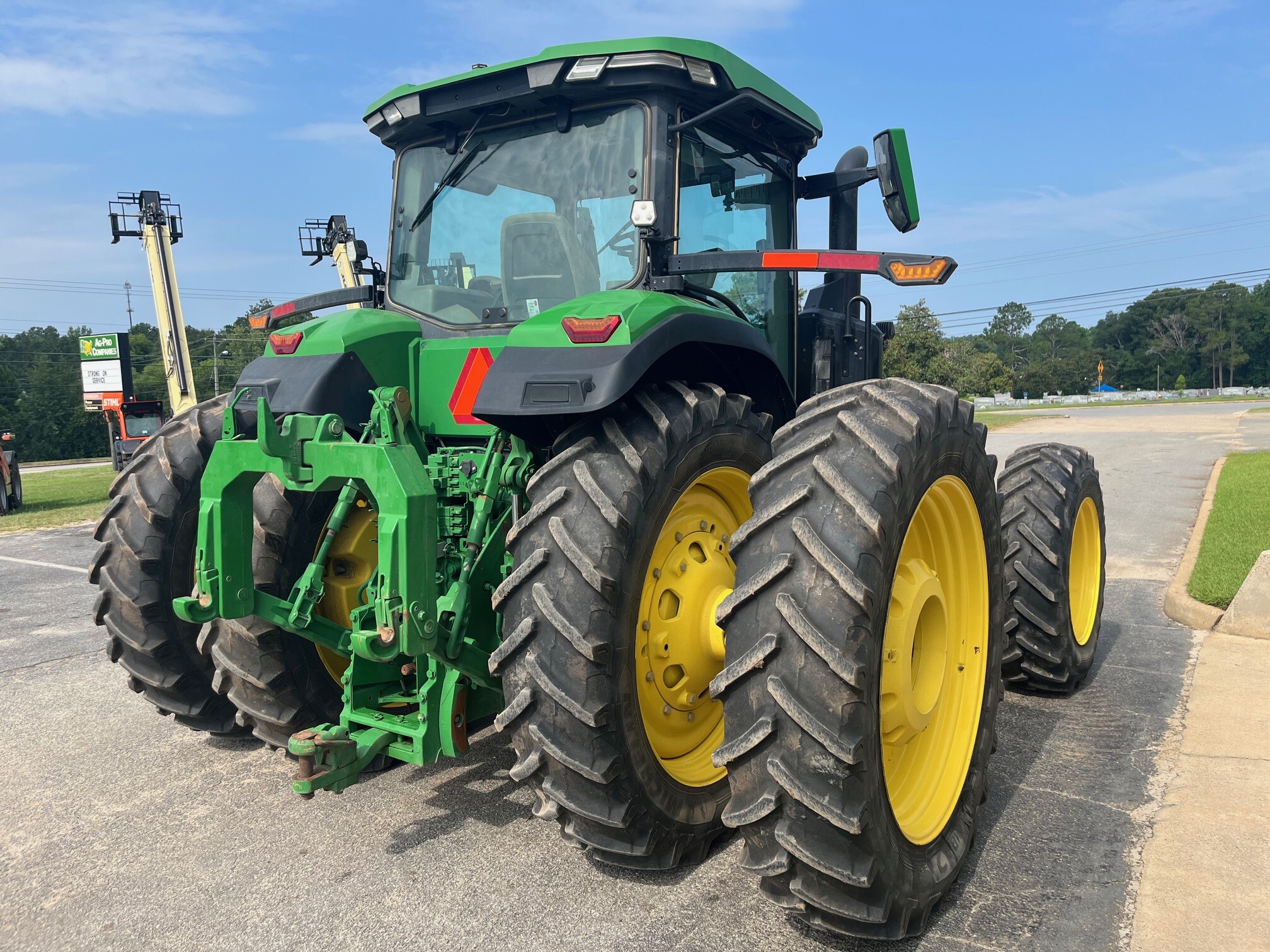 2023 John Deere 8R 310 Image 4