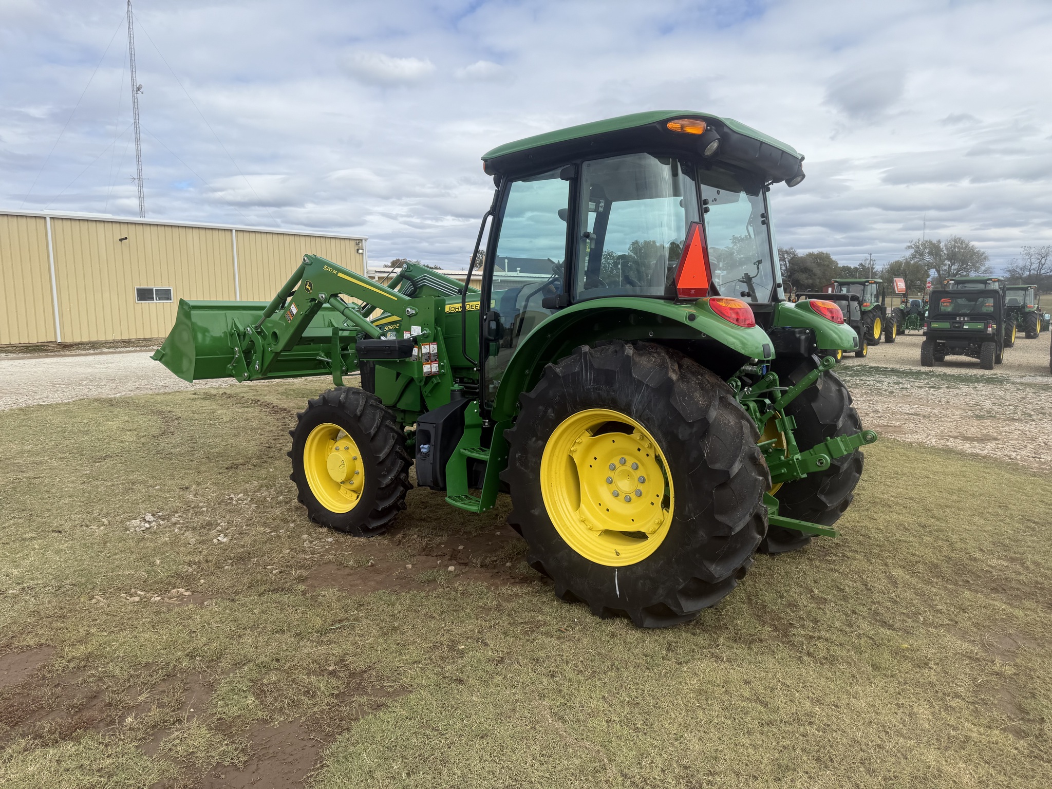 2022 John Deere 5090E Image 4