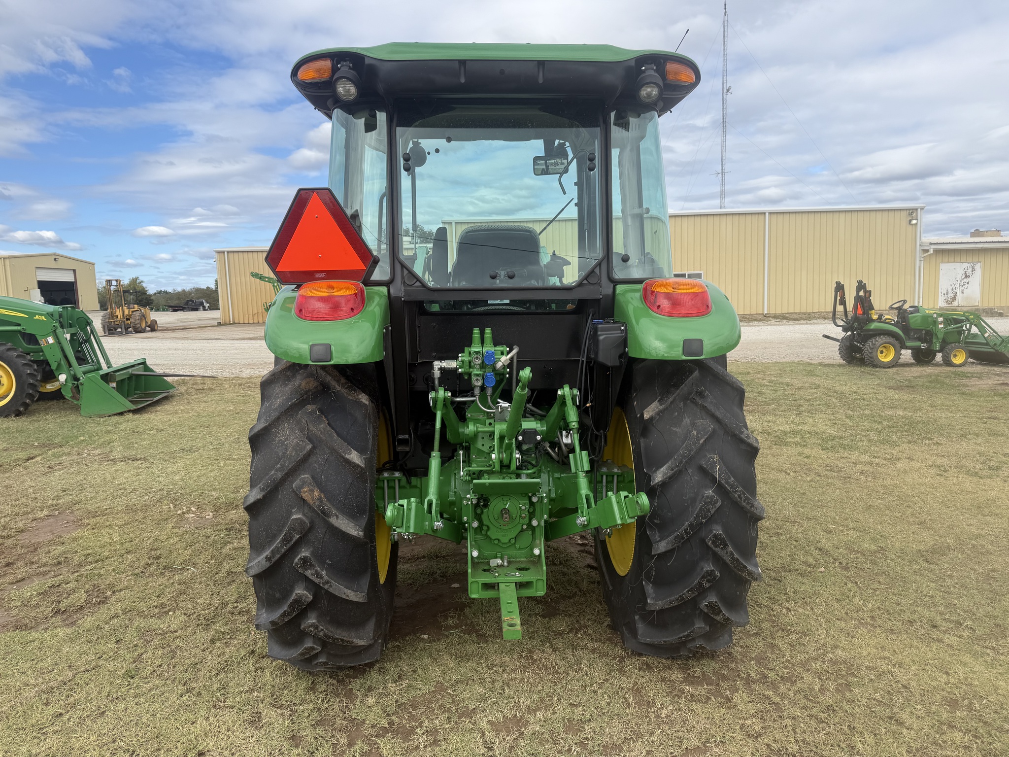 2022 John Deere 5090E Image 3