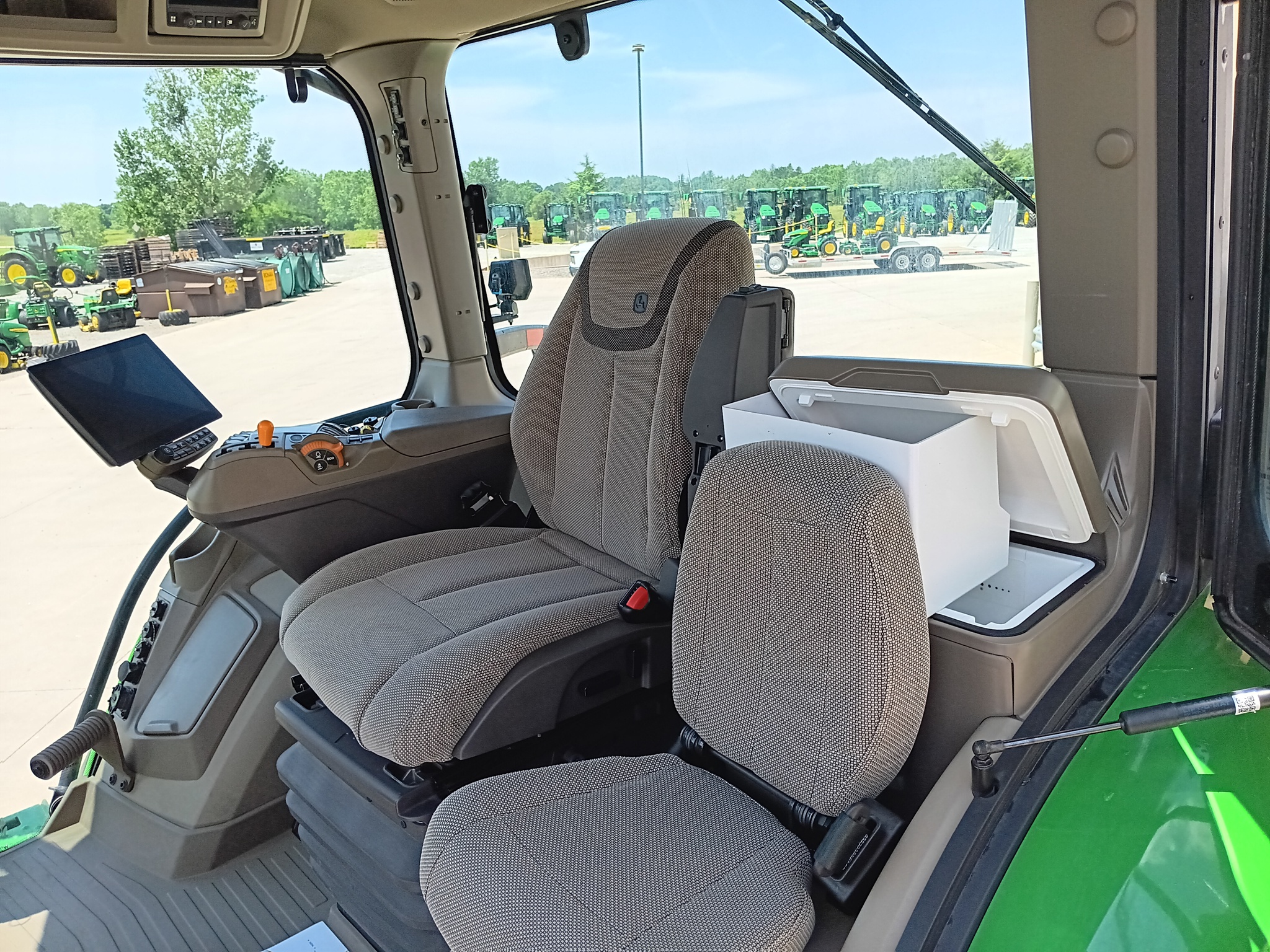 2024 John Deere 8R 230 Image 9