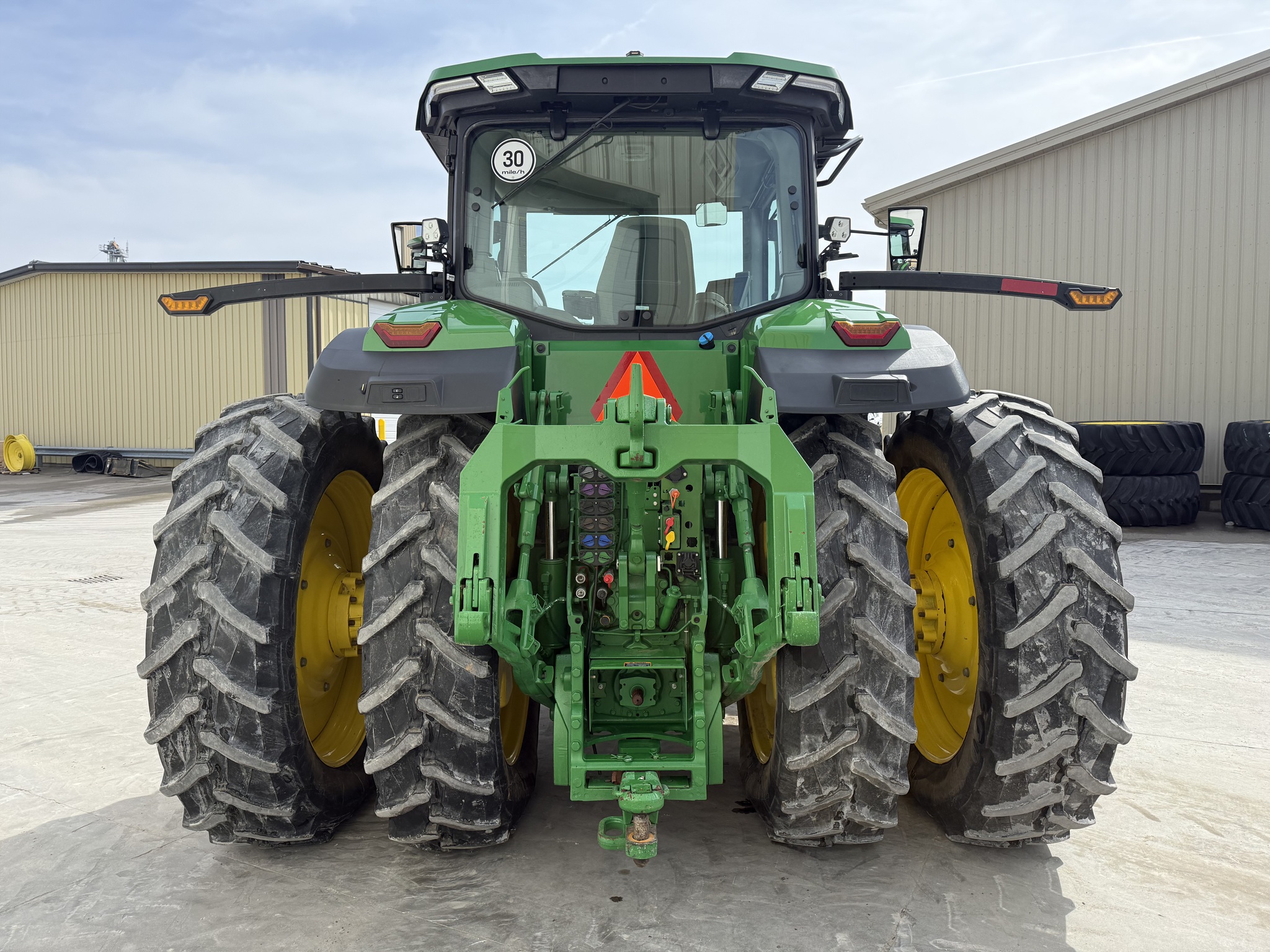 2023 John Deere 8R 370 Image 4