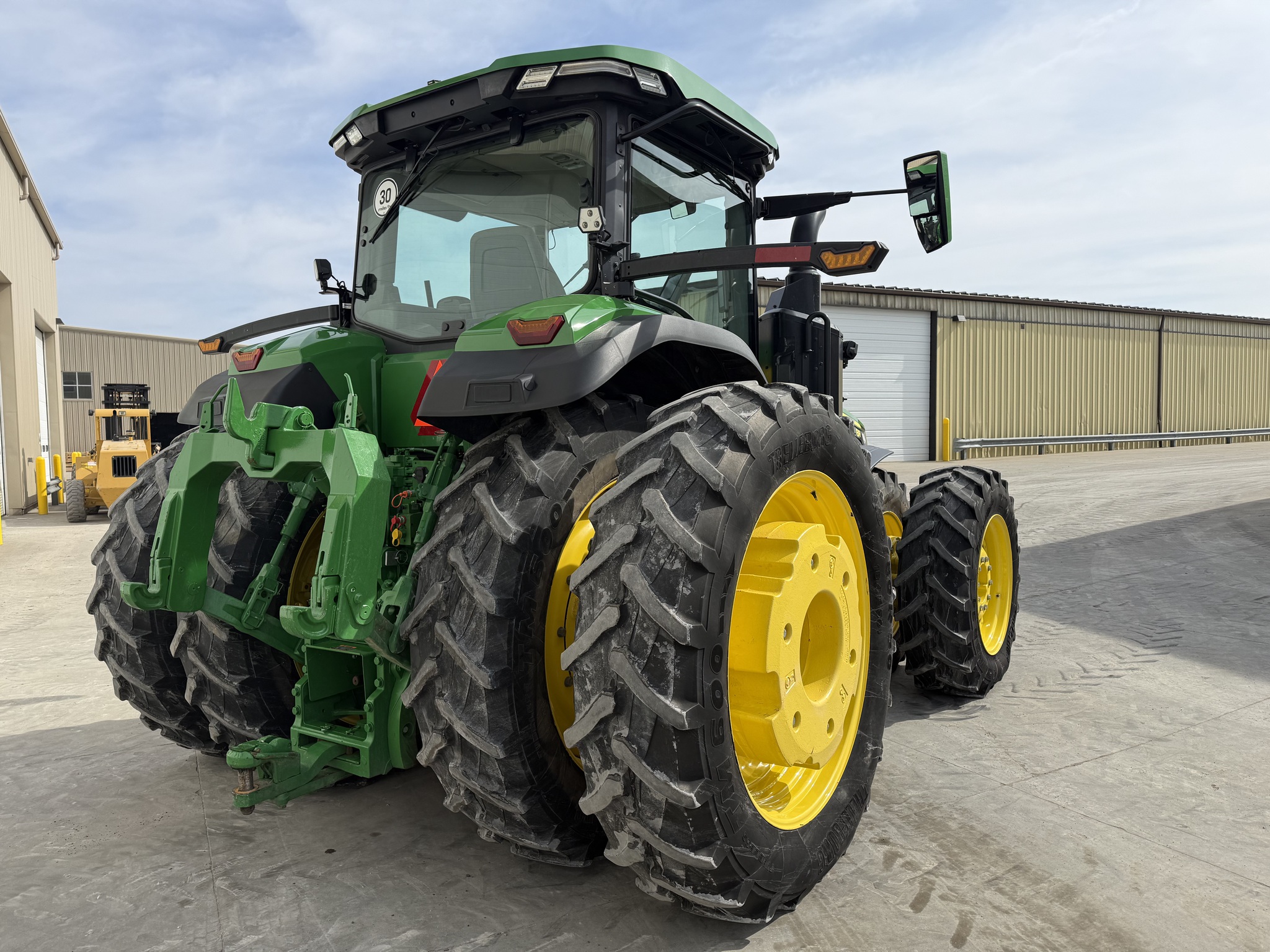 2023 John Deere 8R 370 Image 3